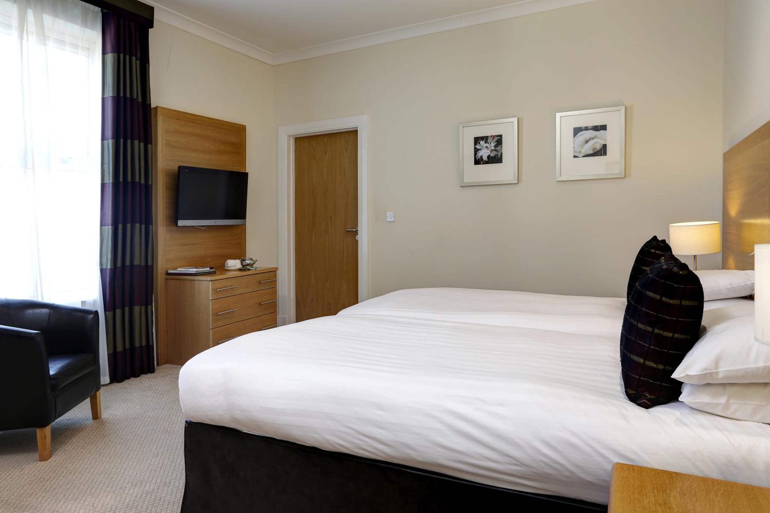 Deluxe Room - Photo 5