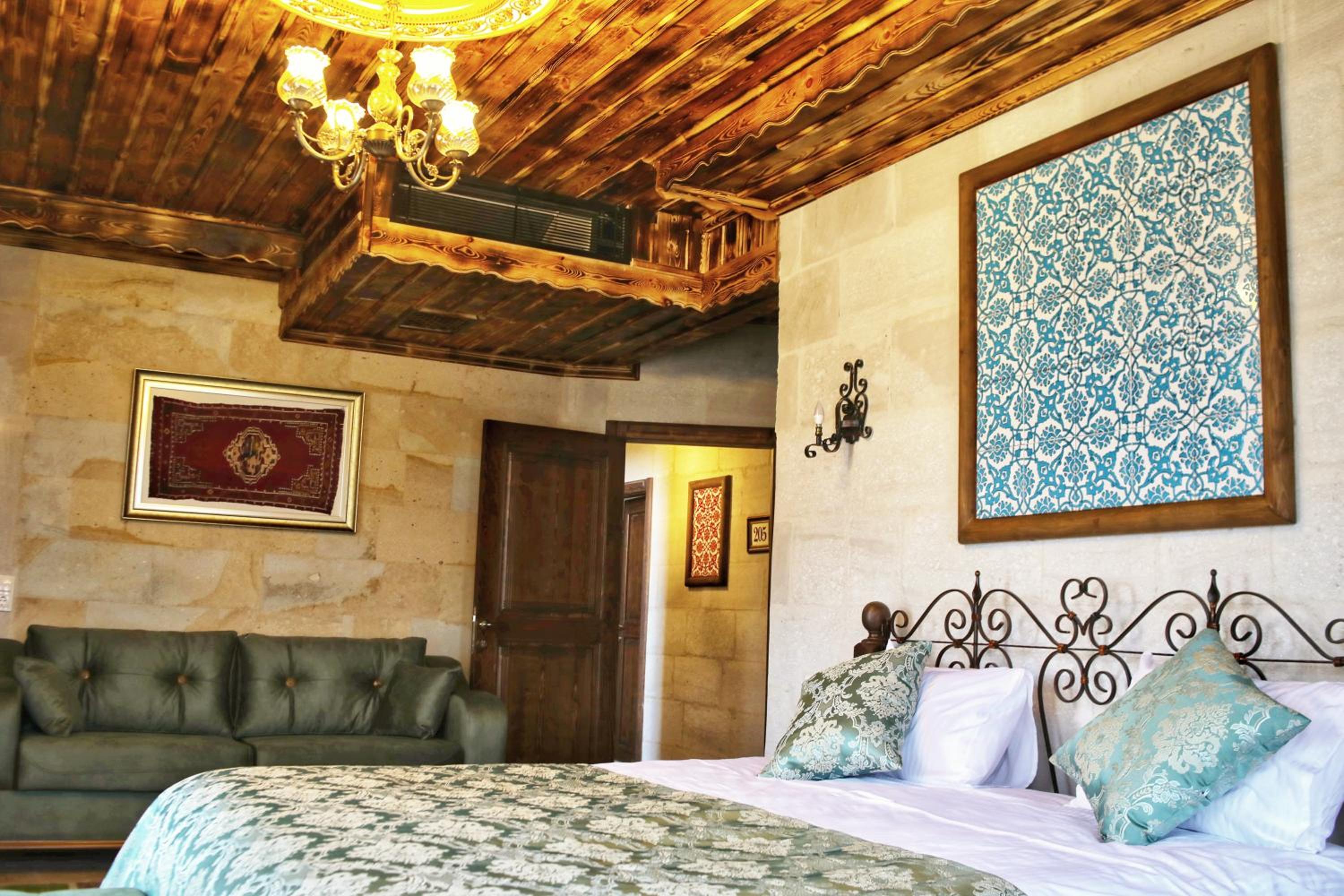 Deluxe King Room - Photo 1