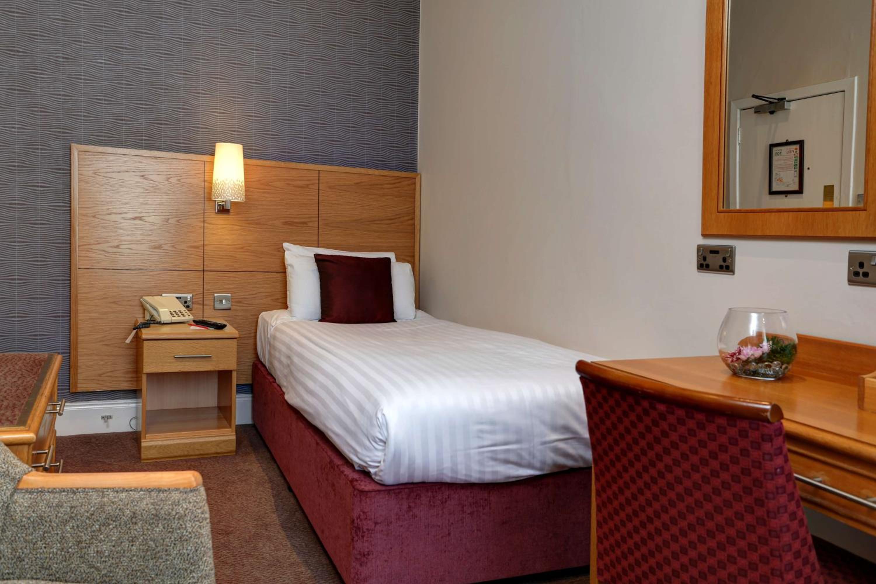 Standard Twin Room - Non-Smoking - Photo 1