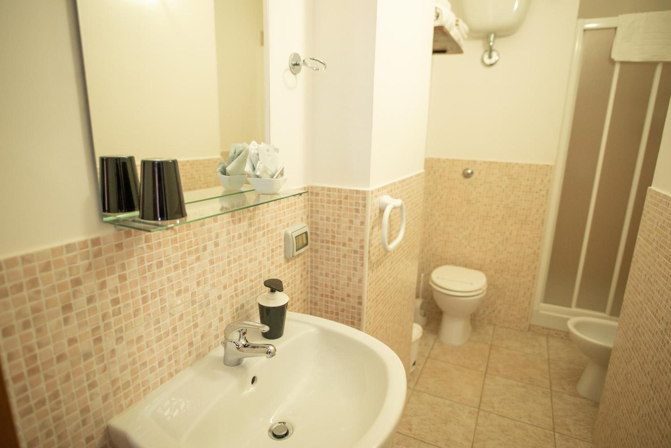 Double Room - Photo 21