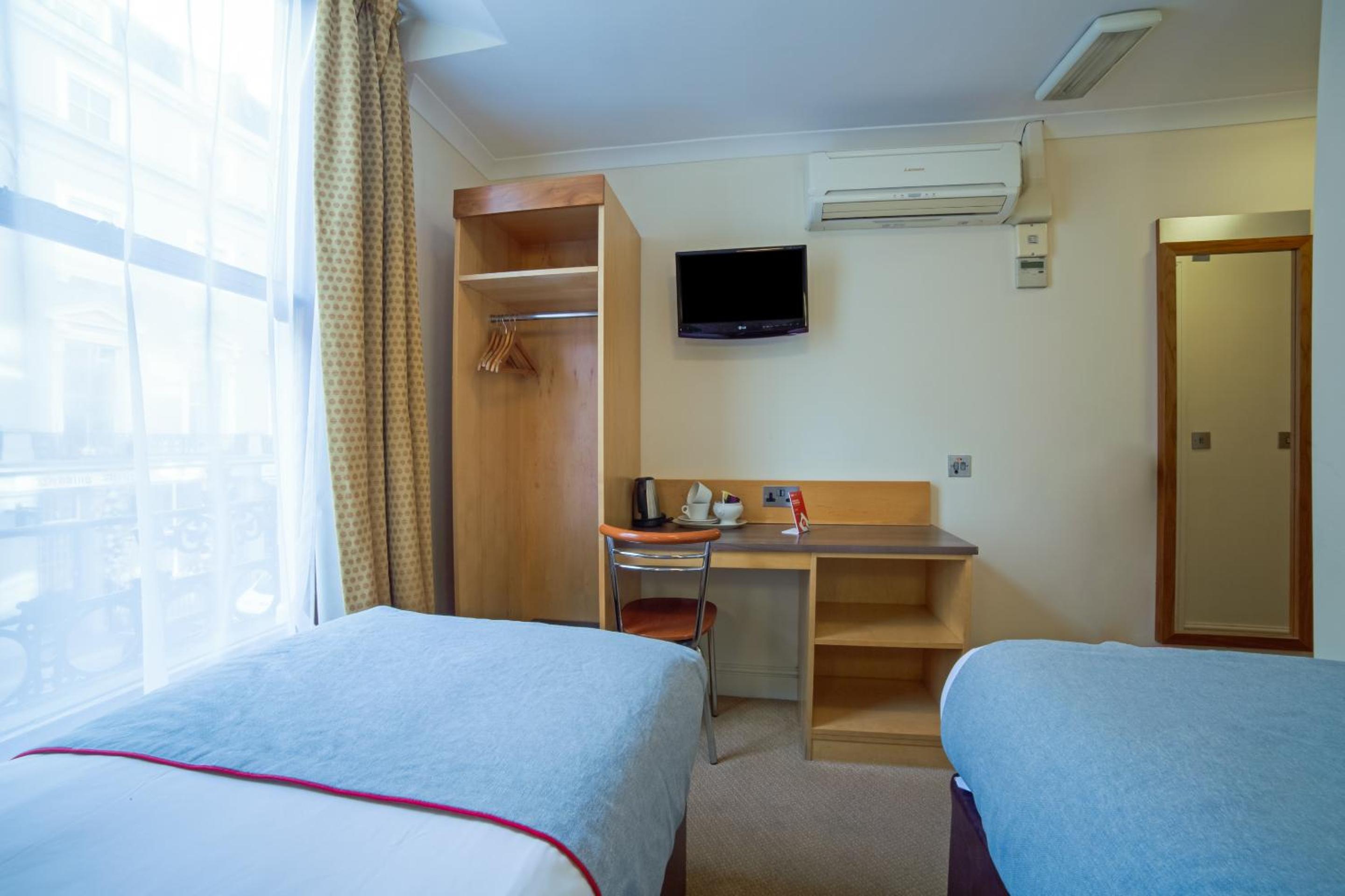 Standard Twin Room photo 2