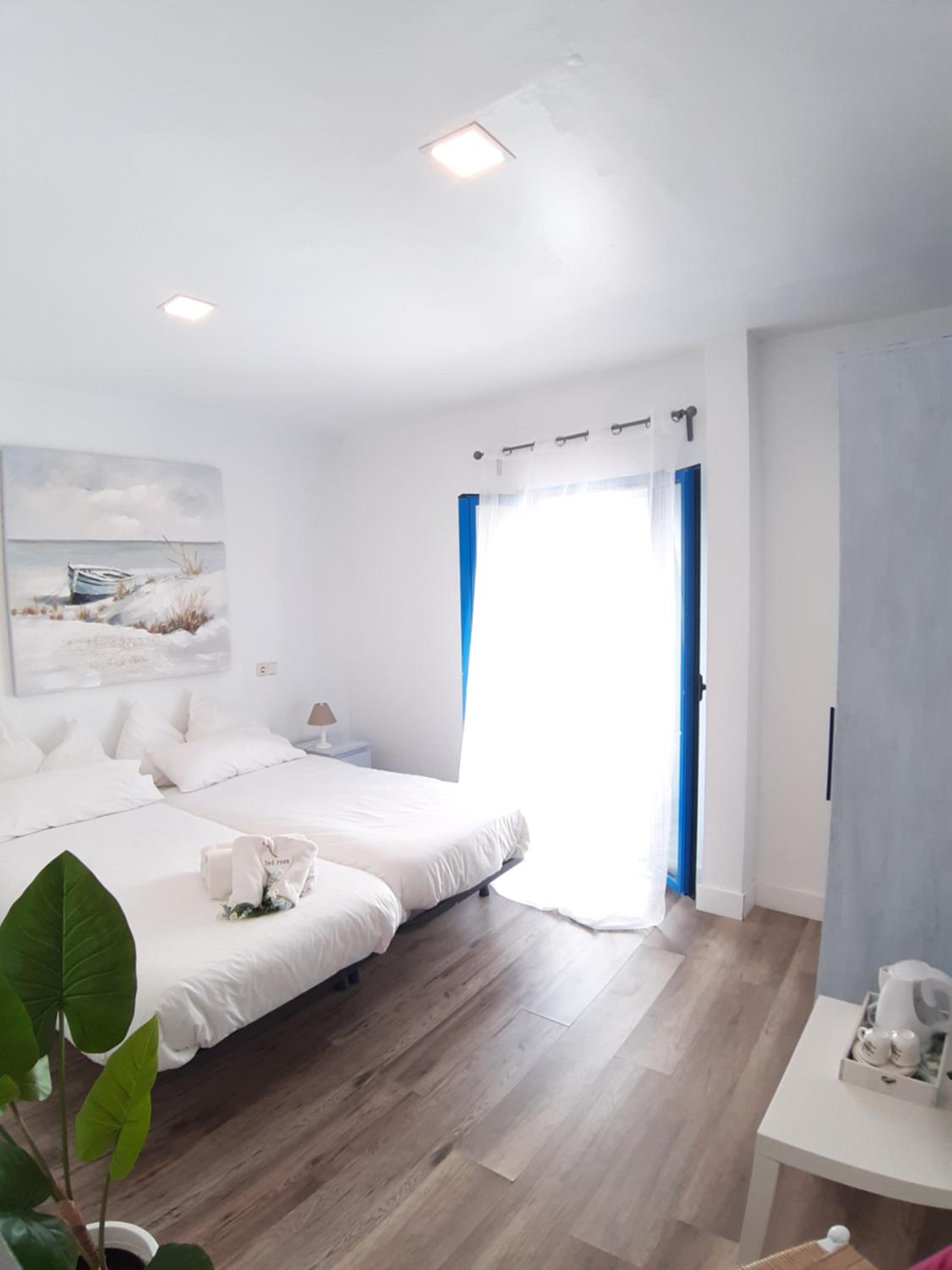 Double or Twin Room with Partial Sea View photo 3