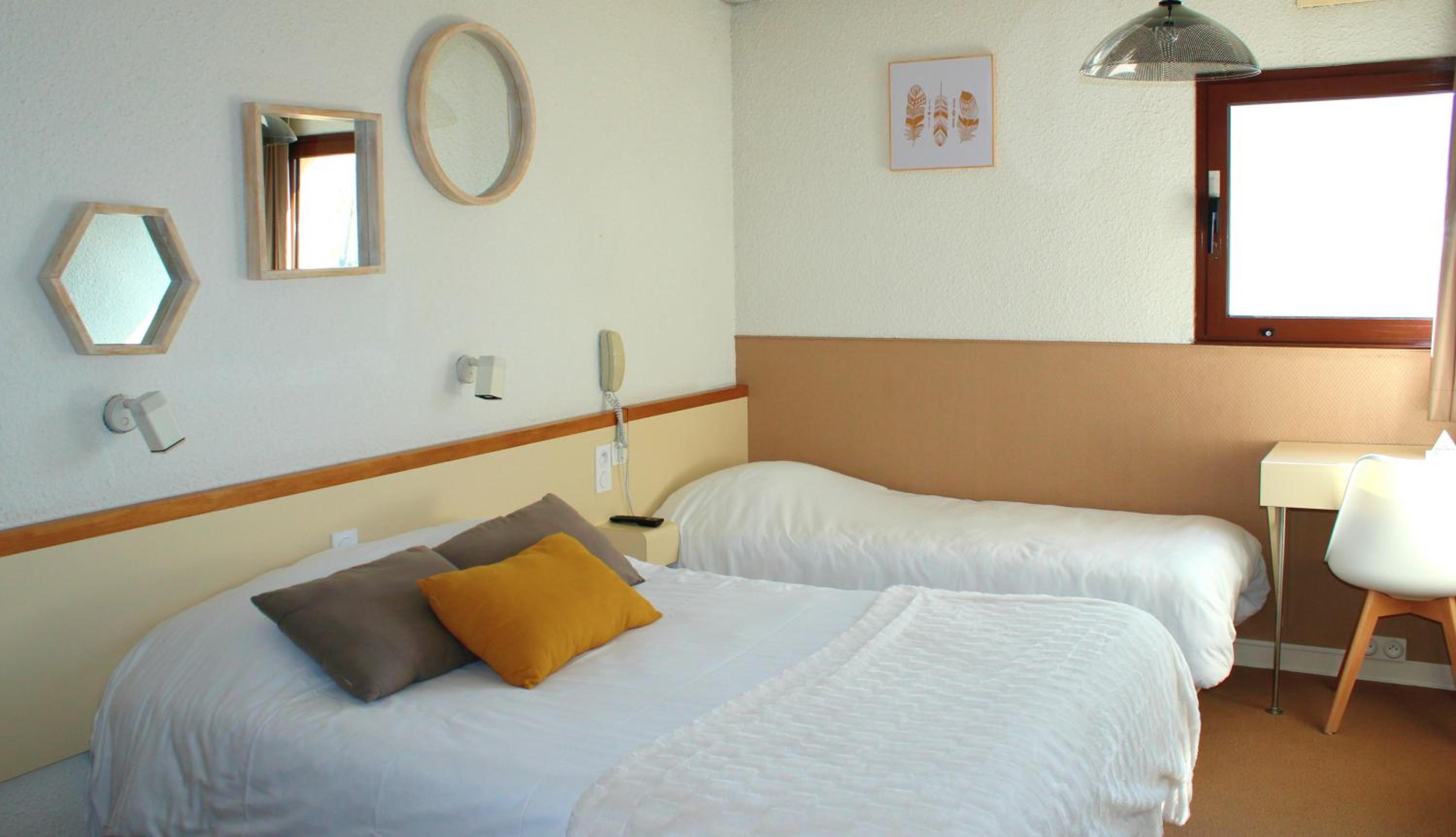 Twin/Triple Room - Photo 3
