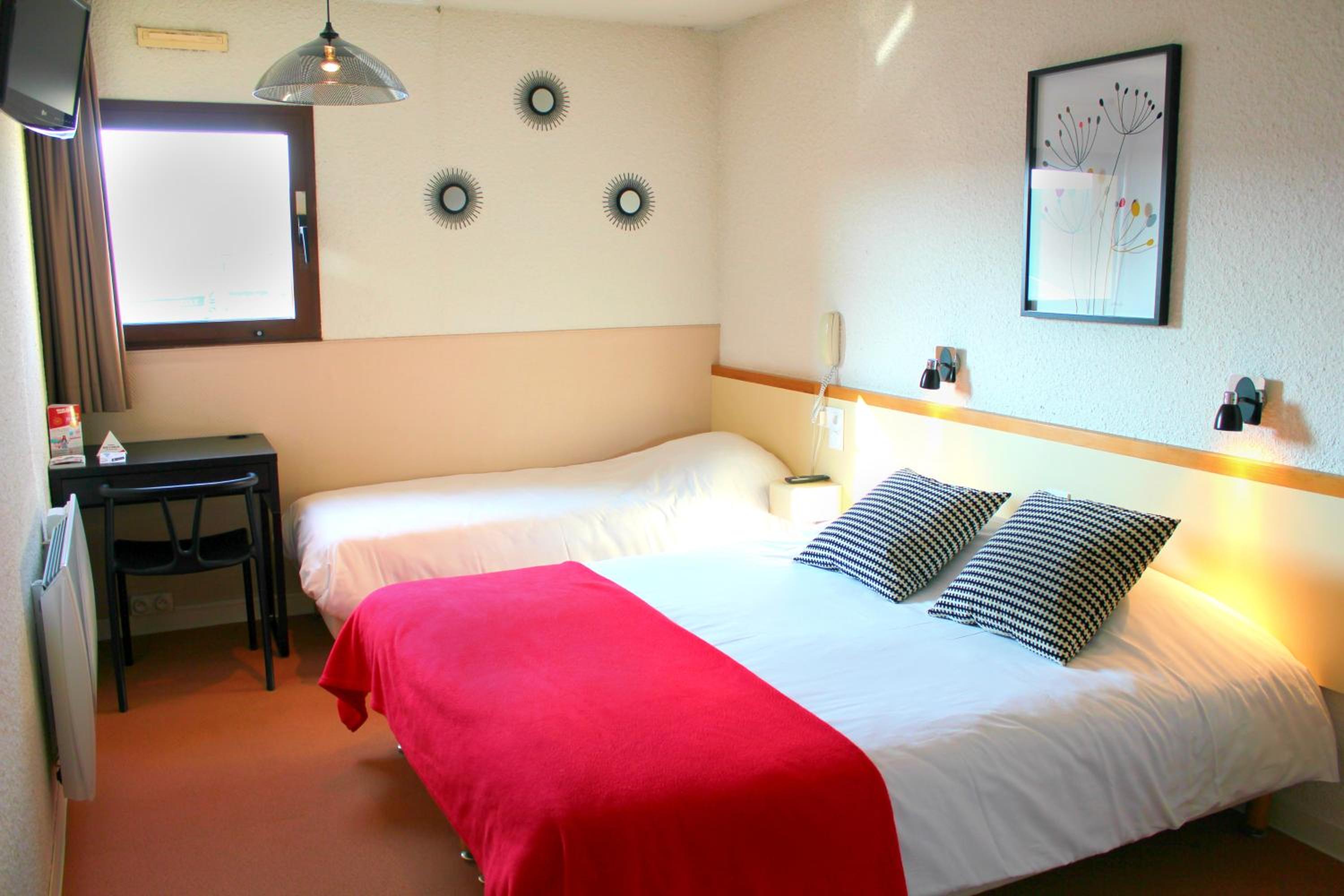 Twin/Triple Room - Photo 2