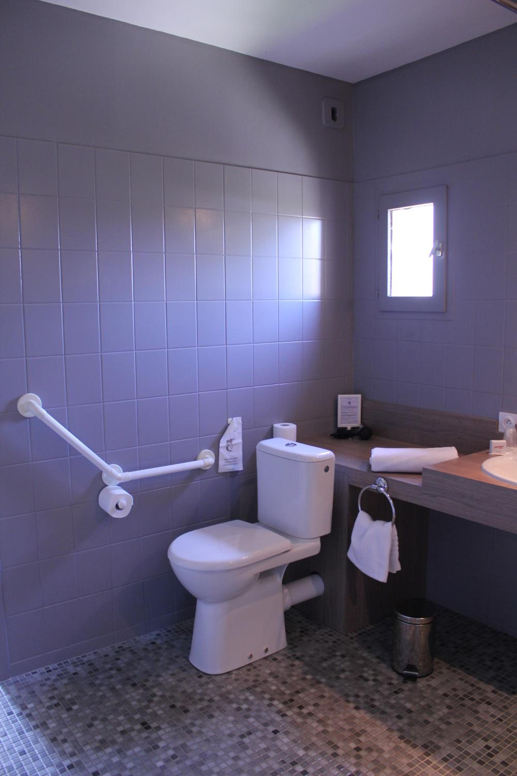 Double Room - Disability Access - Photo 4