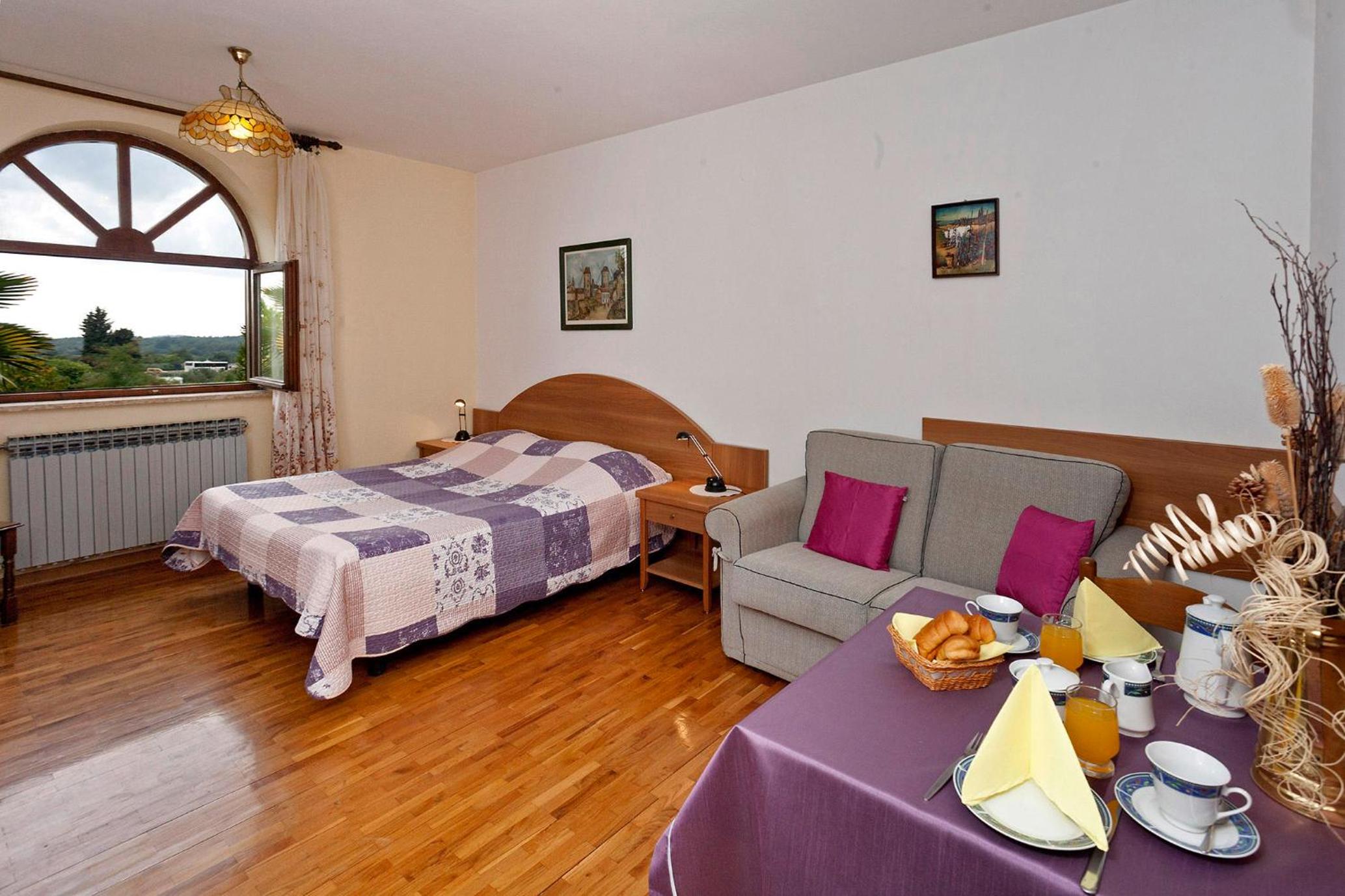 Studio Apartment