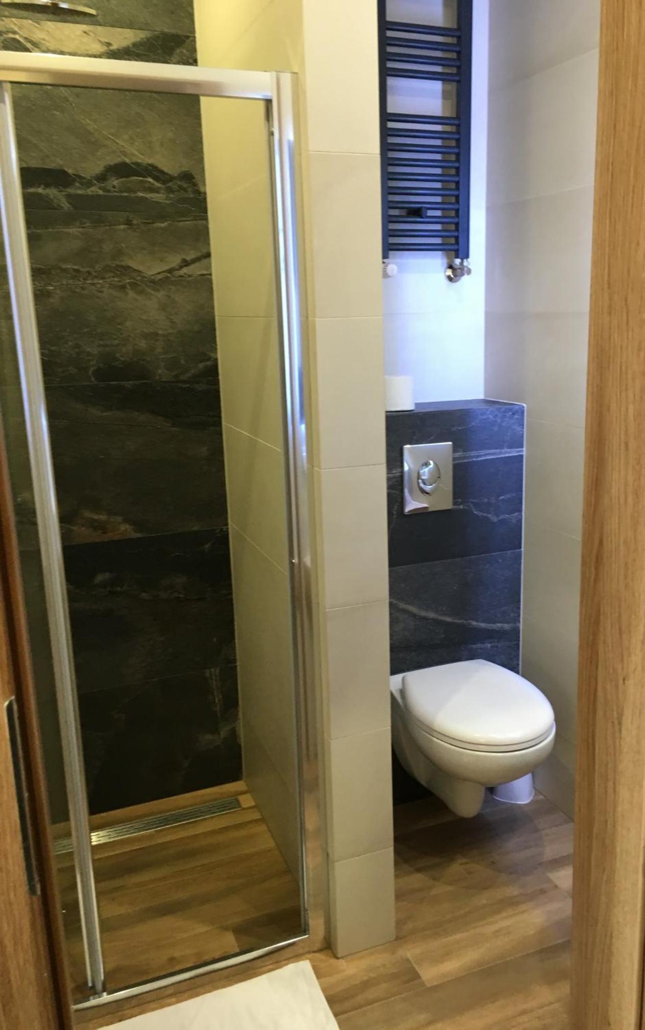 Double Room with Private Bathroom - Photo 2