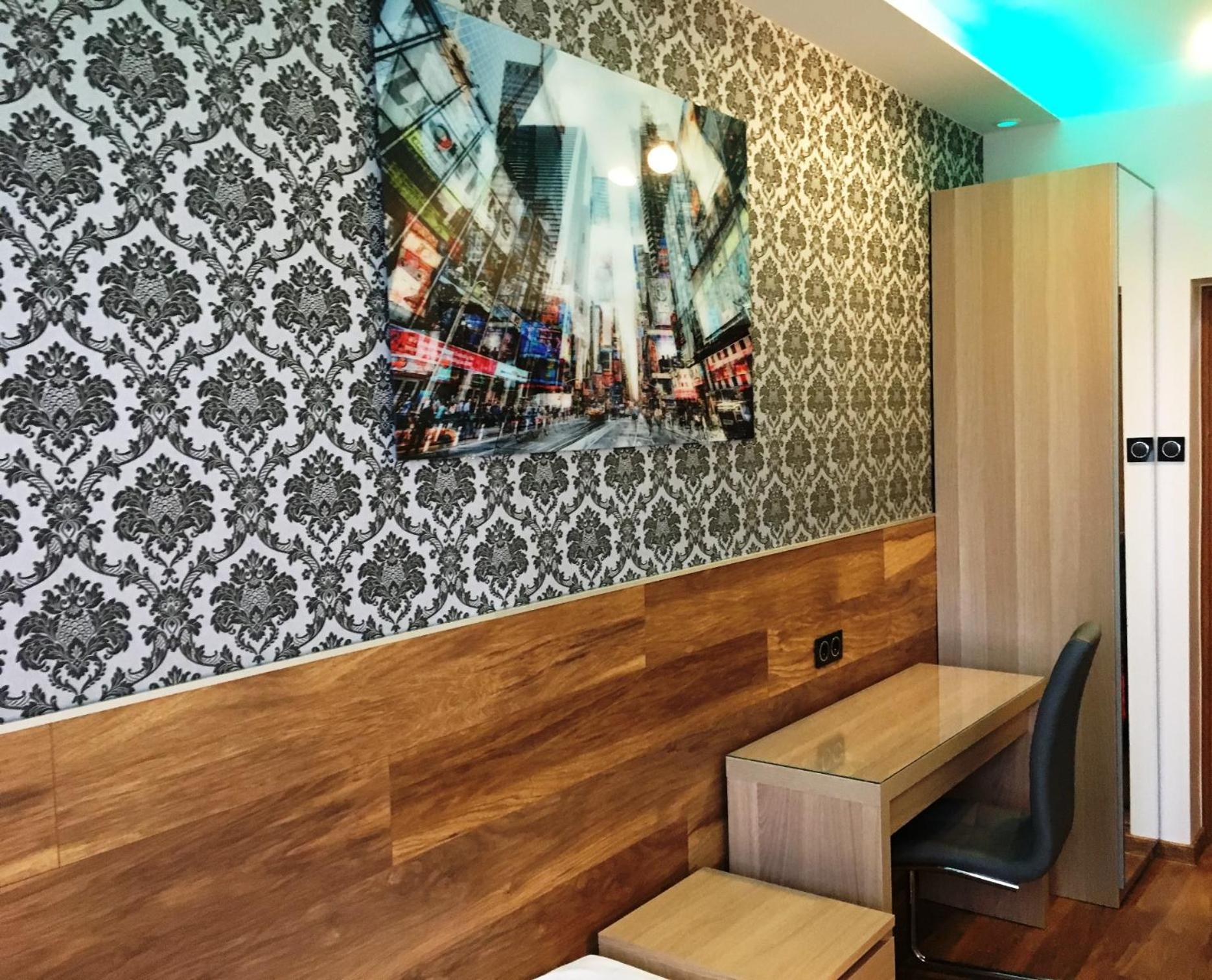 Twin Room - Photo 1