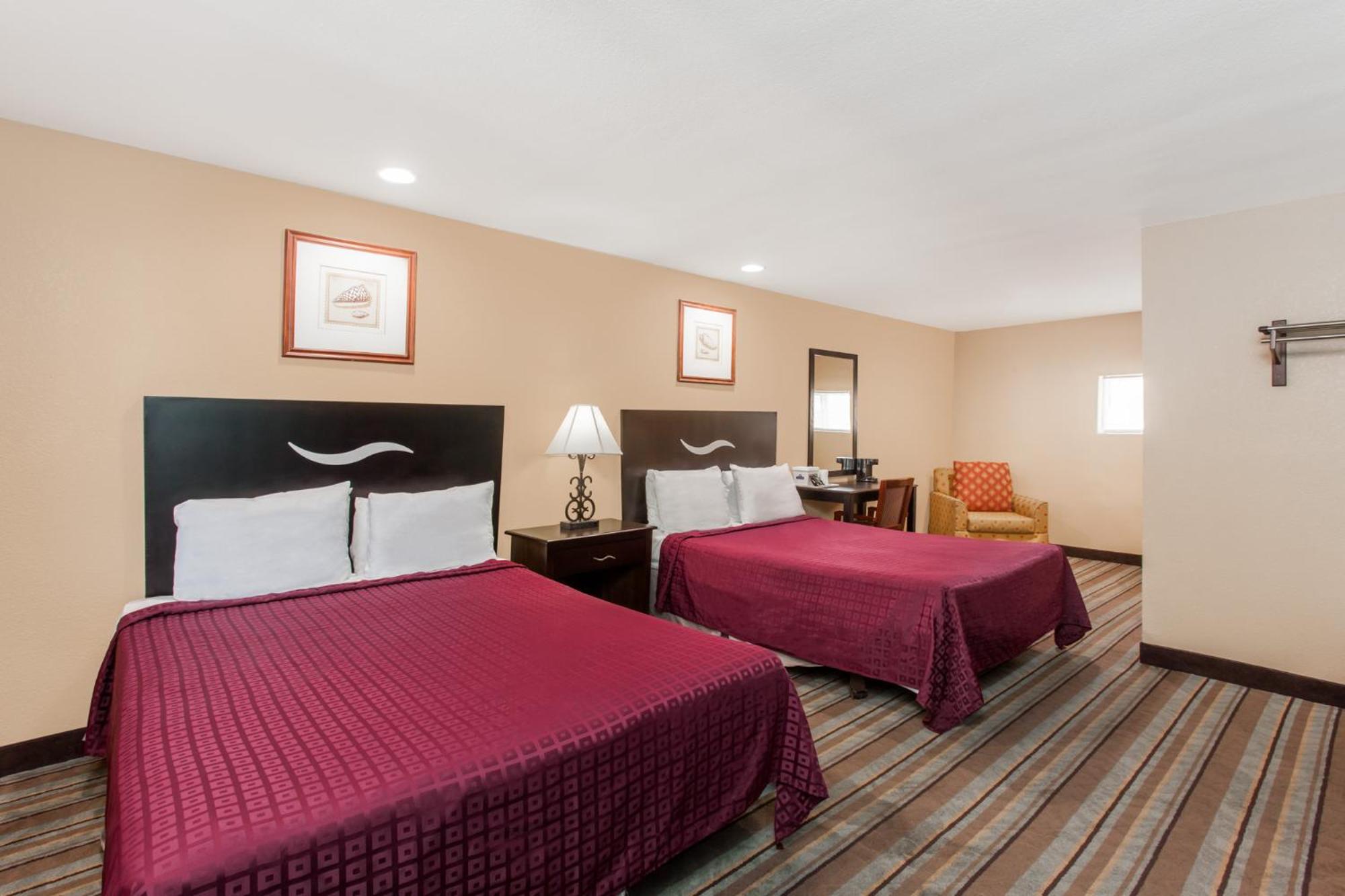 Deluxe Queen Room with Two Queen Beds - Non-Smoking - Photo 1