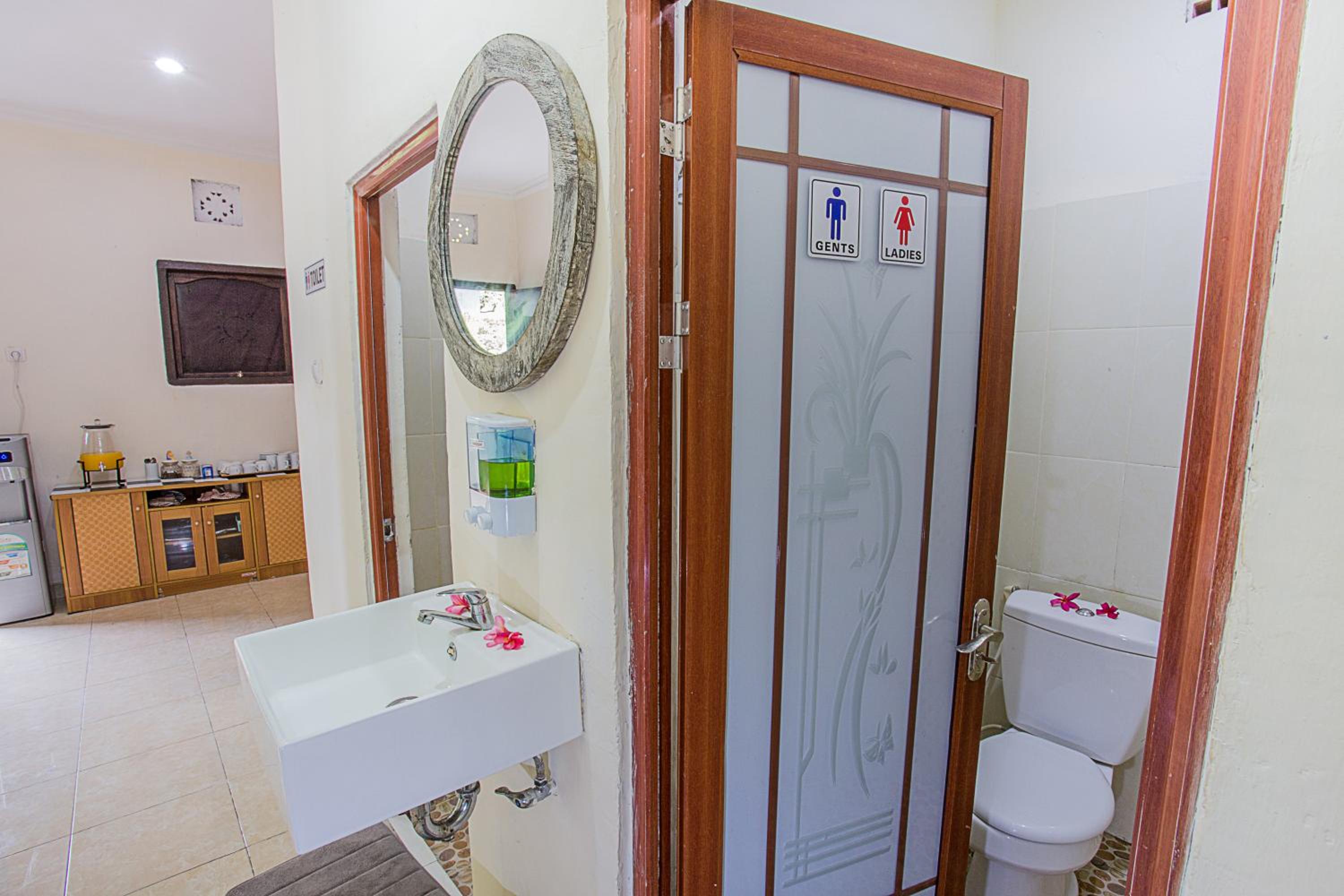 Double Room with Shared Bathroom photo 3