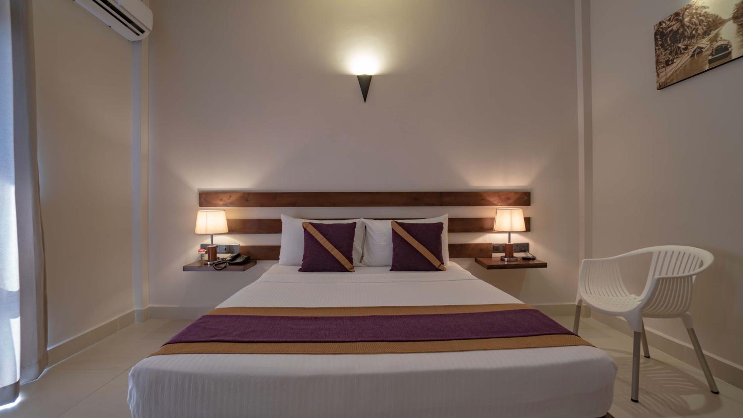 Deluxe Double Room with Balcony & Canal View