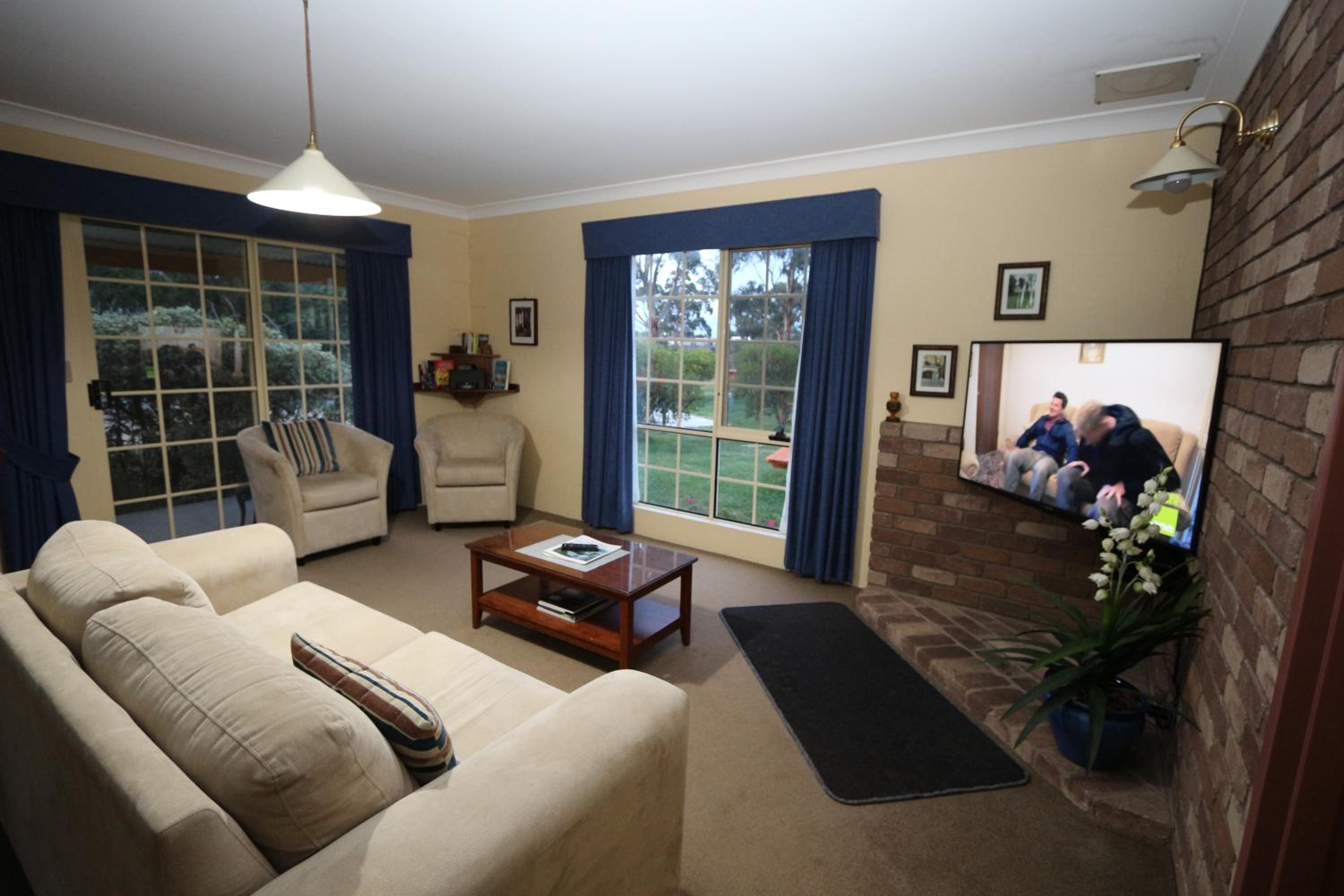 Two-Bedroom Cottage - Swan photo 1
