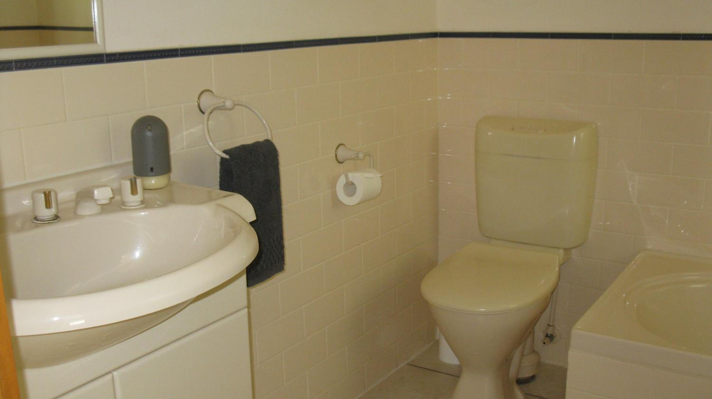 Large Two-Bedroom Apartment with Bath