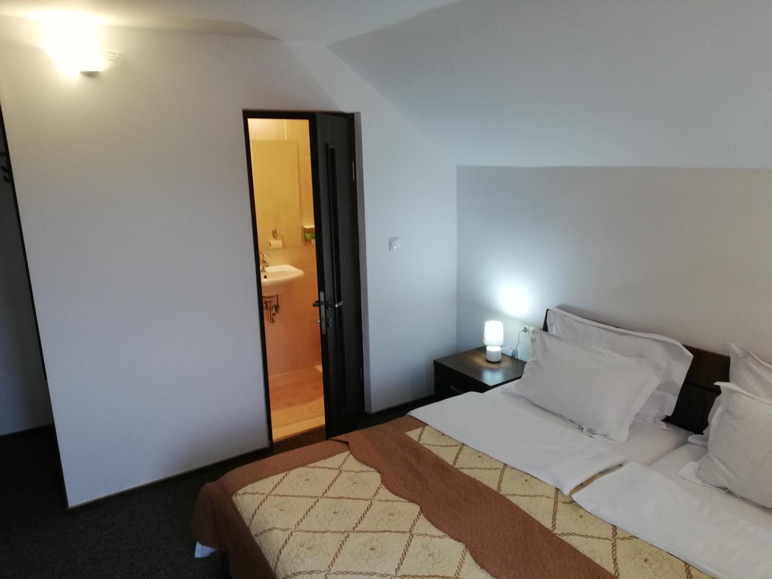 Twin Room - Photo 2