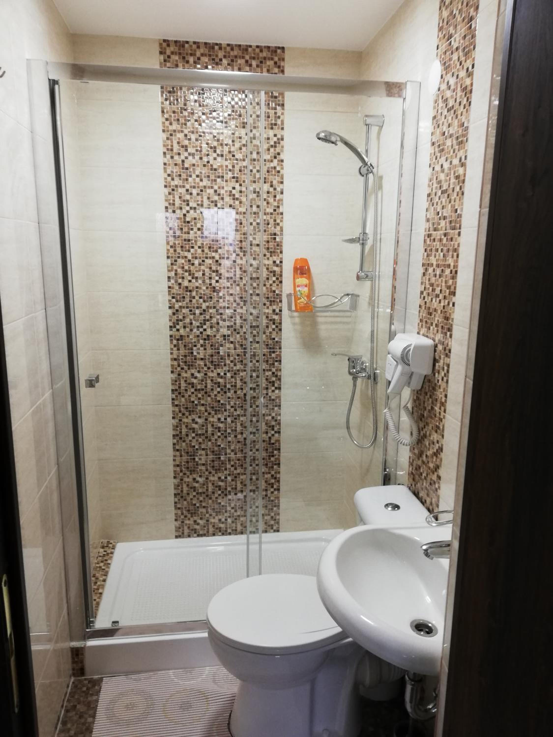 Twin Room - Photo 6