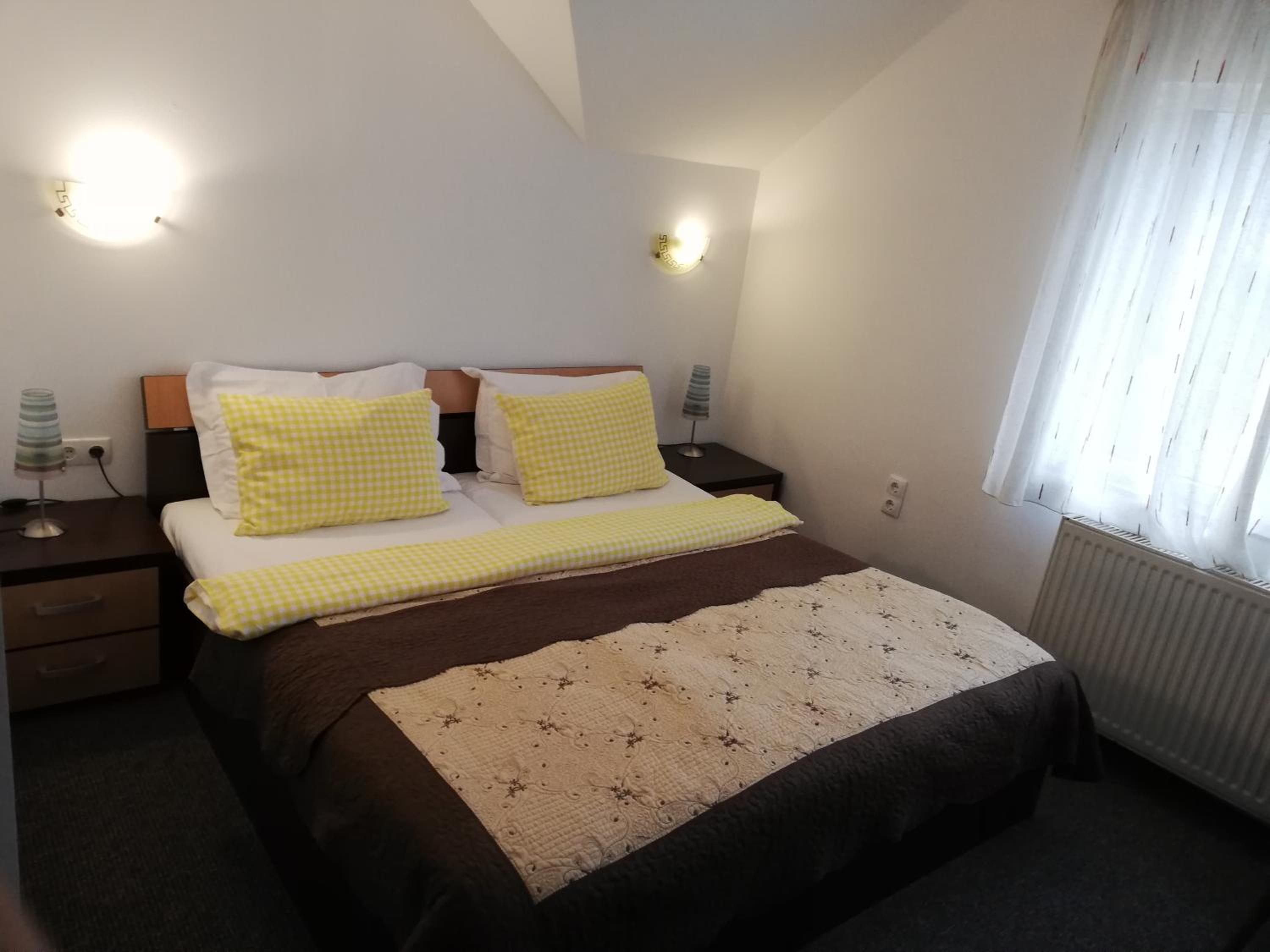 Twin Room - Photo 8