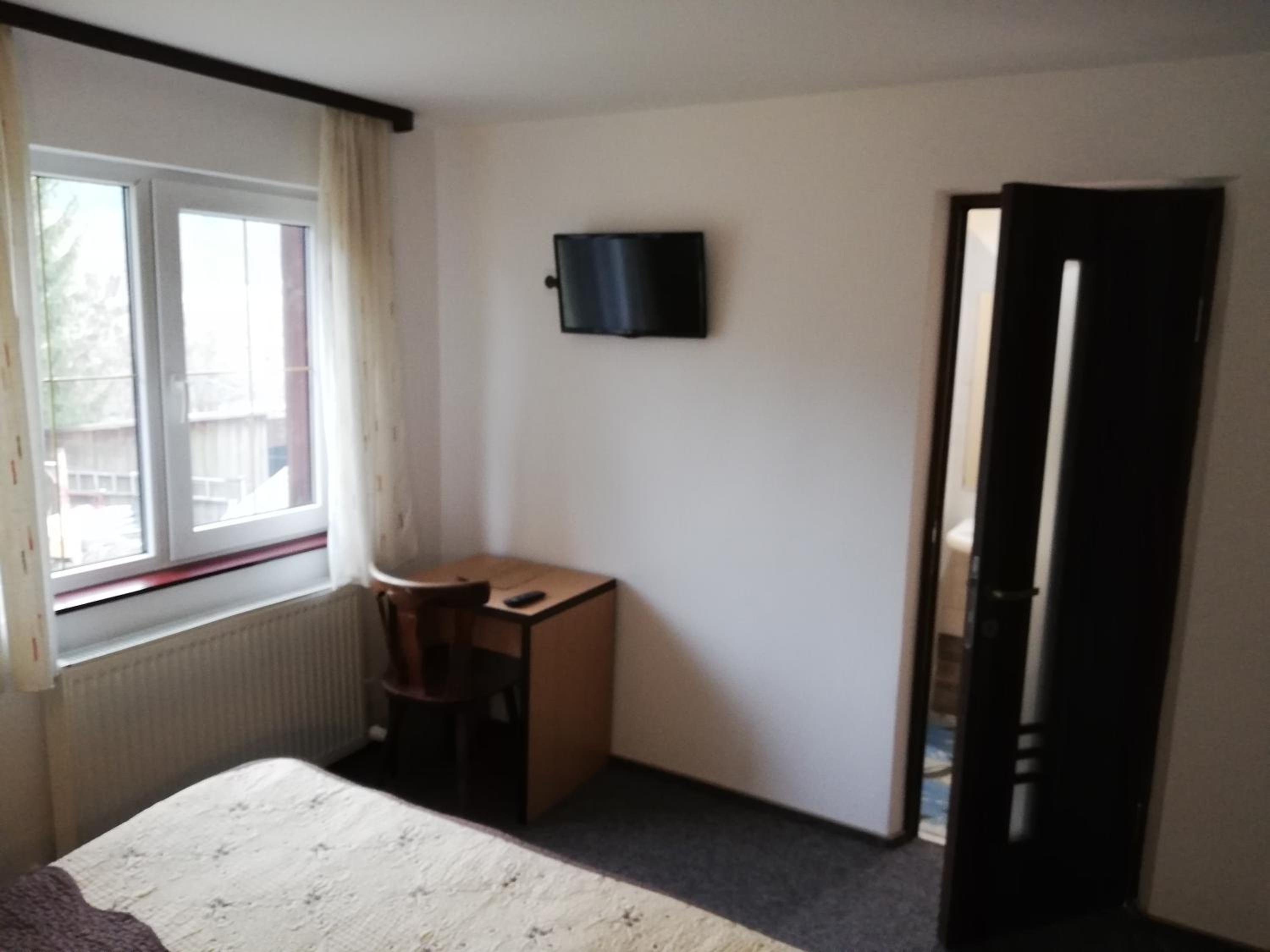 Twin Room - Photo 19