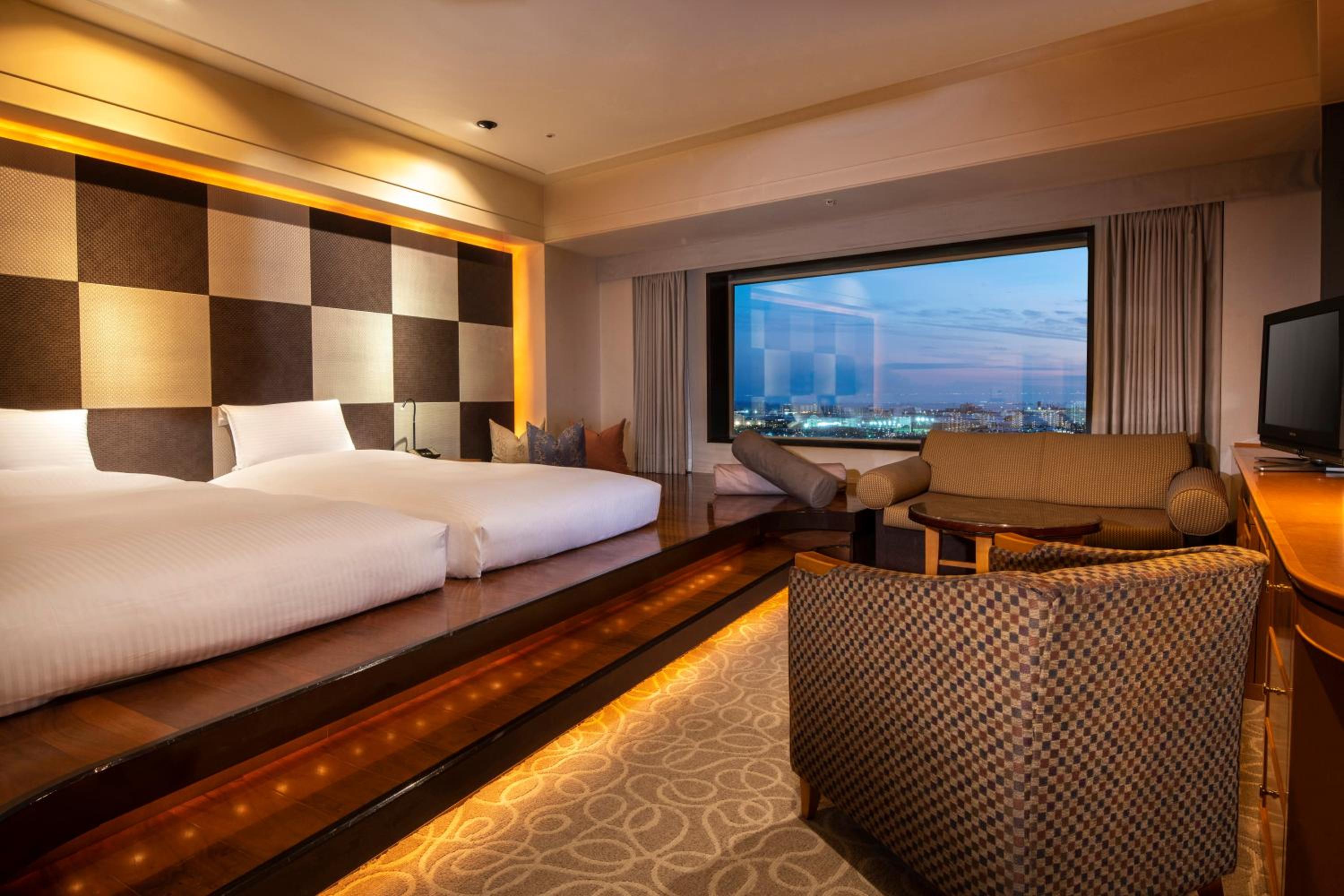 Superior Room - Upper Floor with City View - Non-Smoking