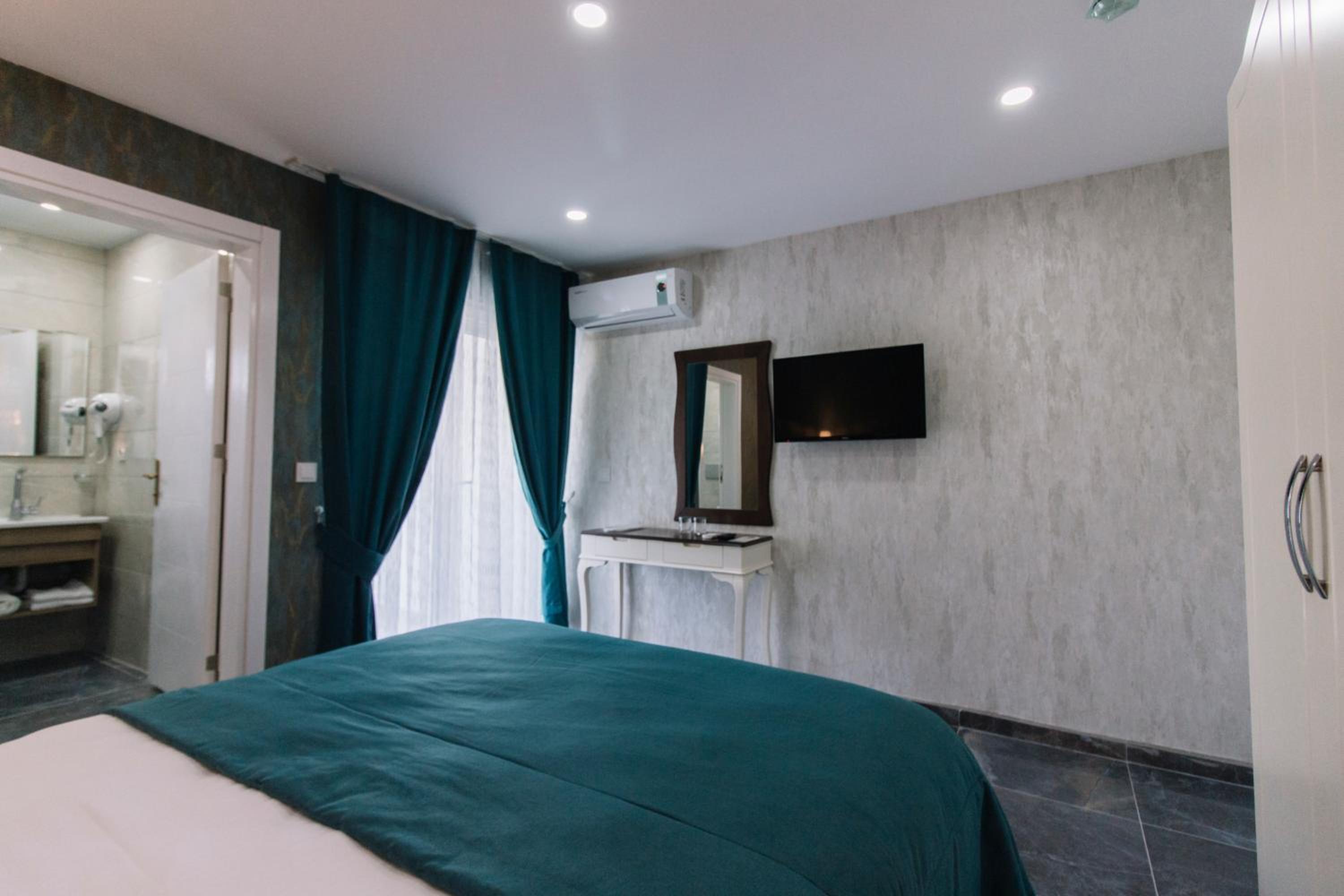 Double Room - Photo 14
