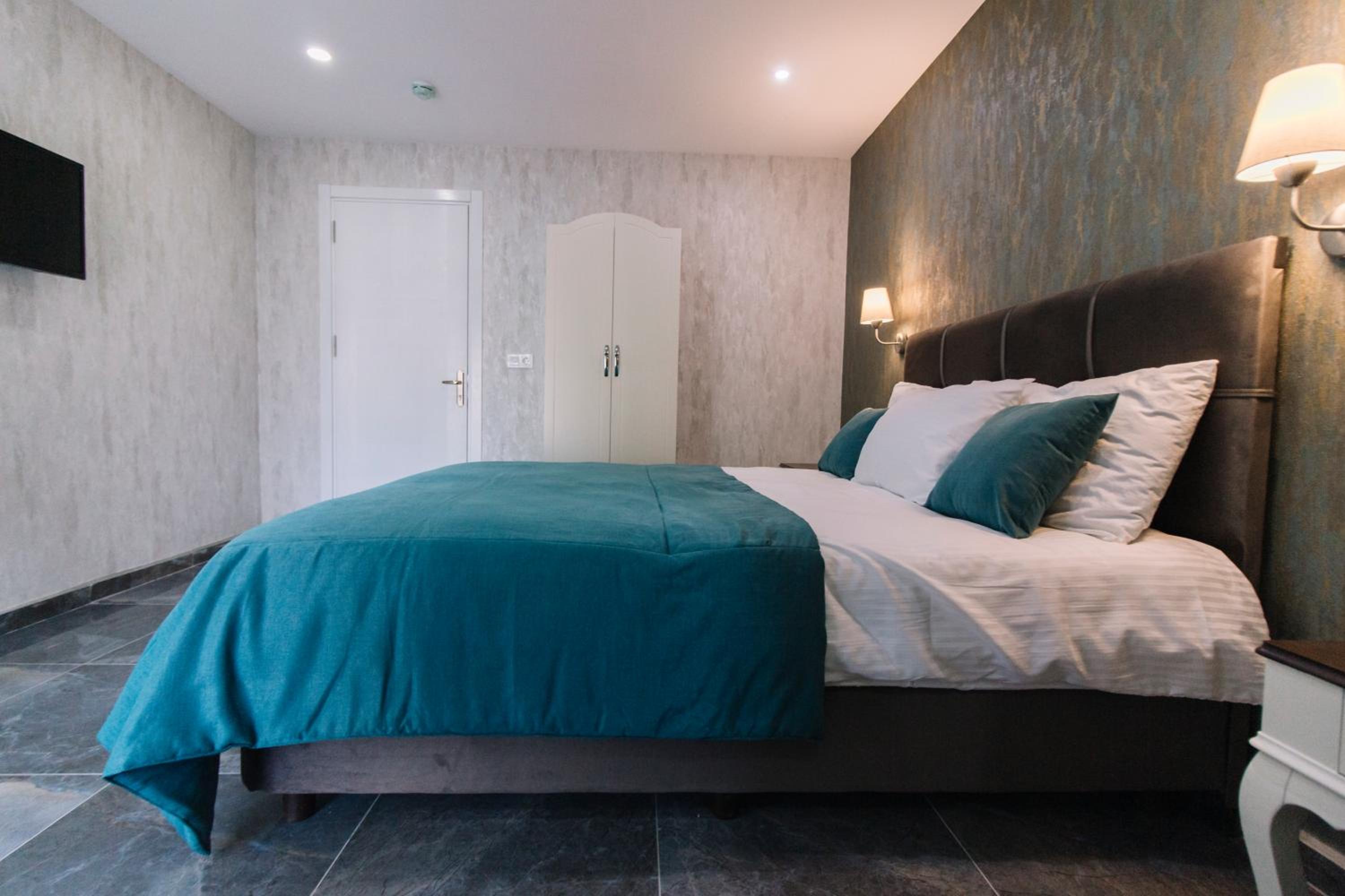 Double Room - Photo 5