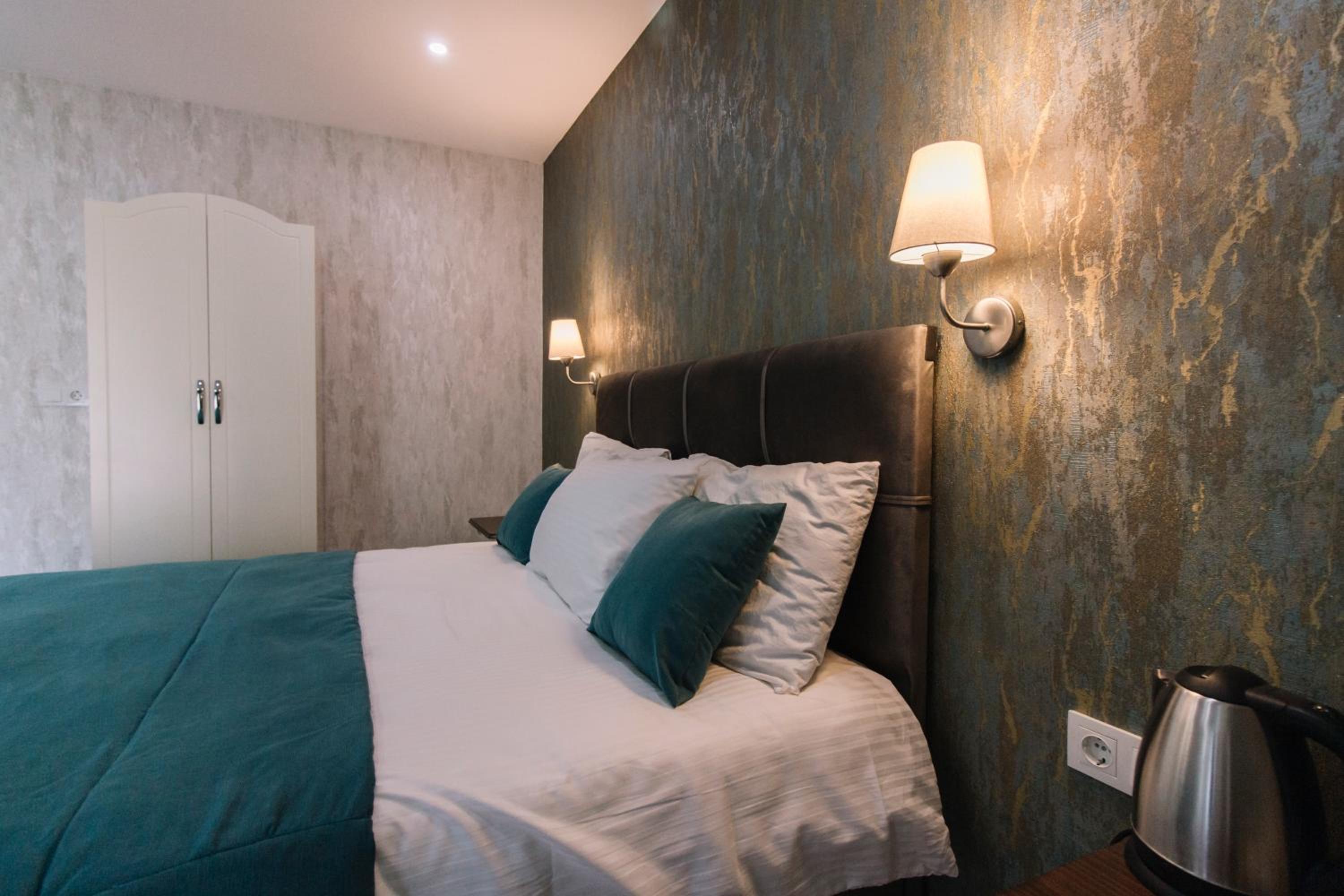 Double Room - Photo 12
