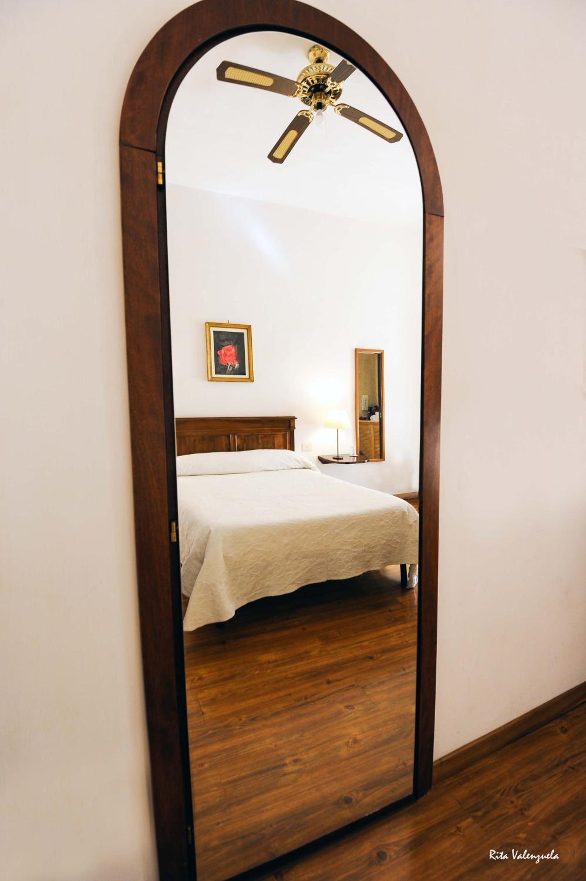 Single Room with Private Bathroom photo 3
