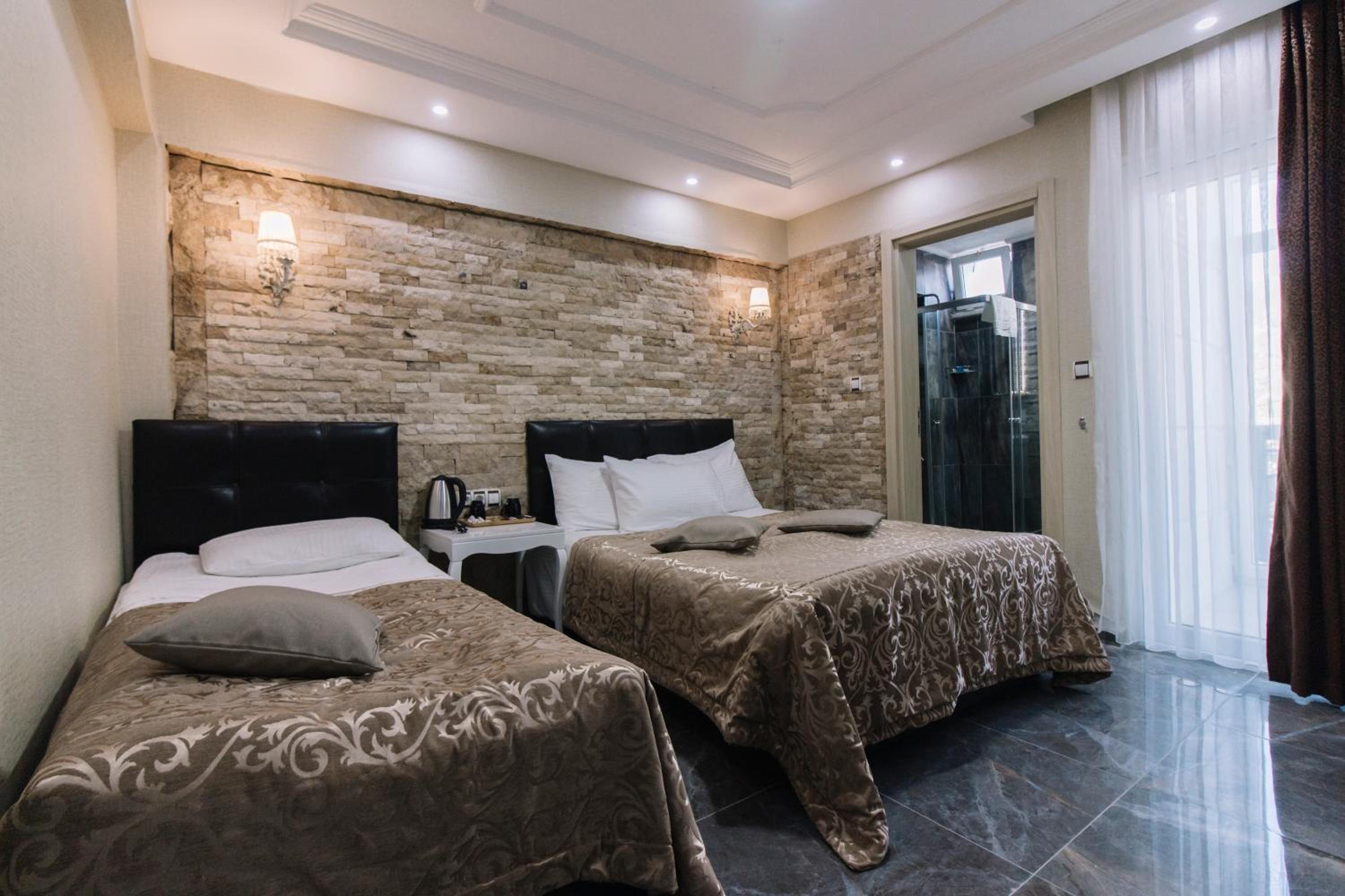 Double or Twin Room - Photo 3