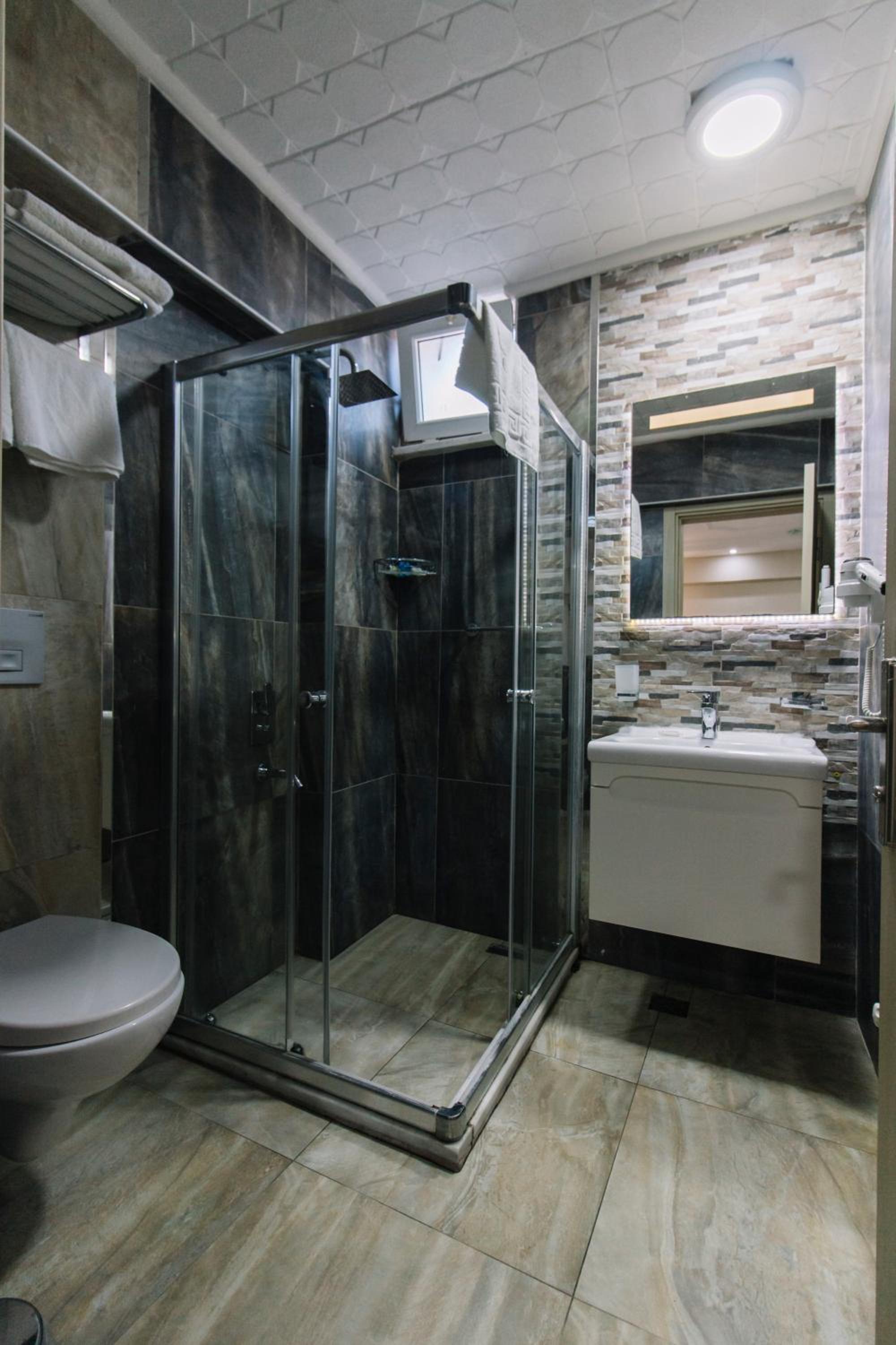 Double or Twin Room - Photo 2