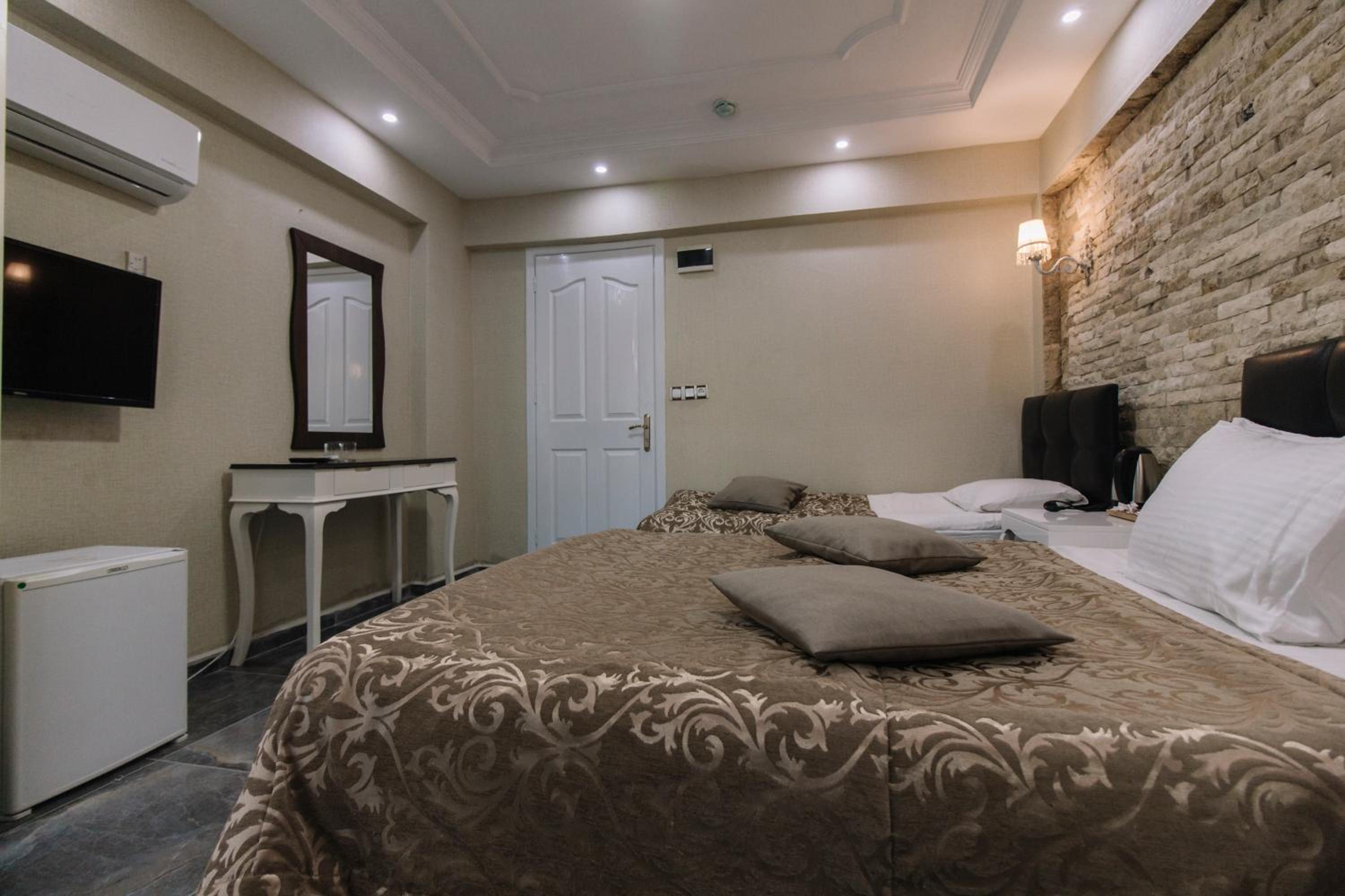 Double or Twin Room - Photo 26