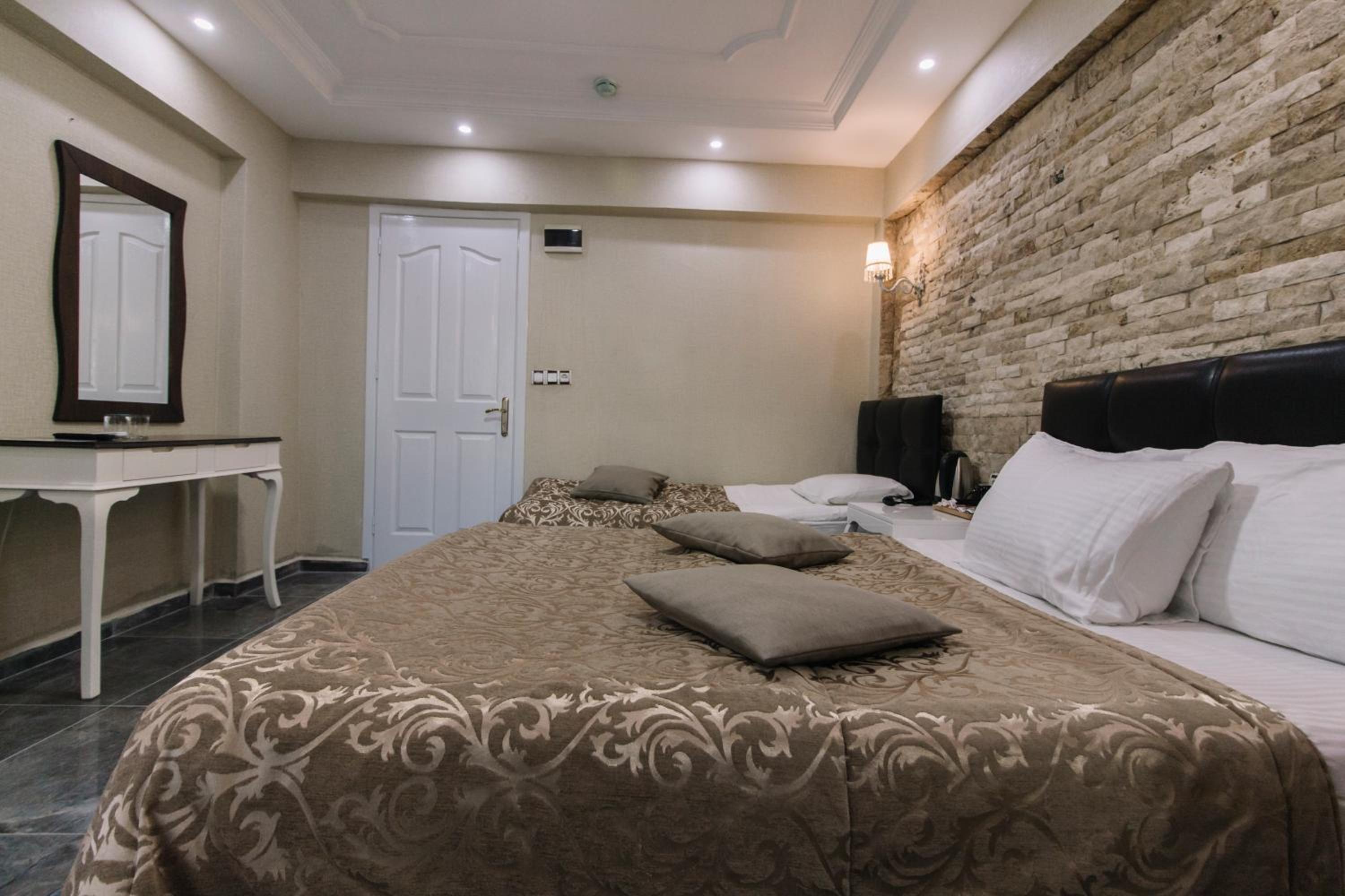 Triple Room - Photo 19