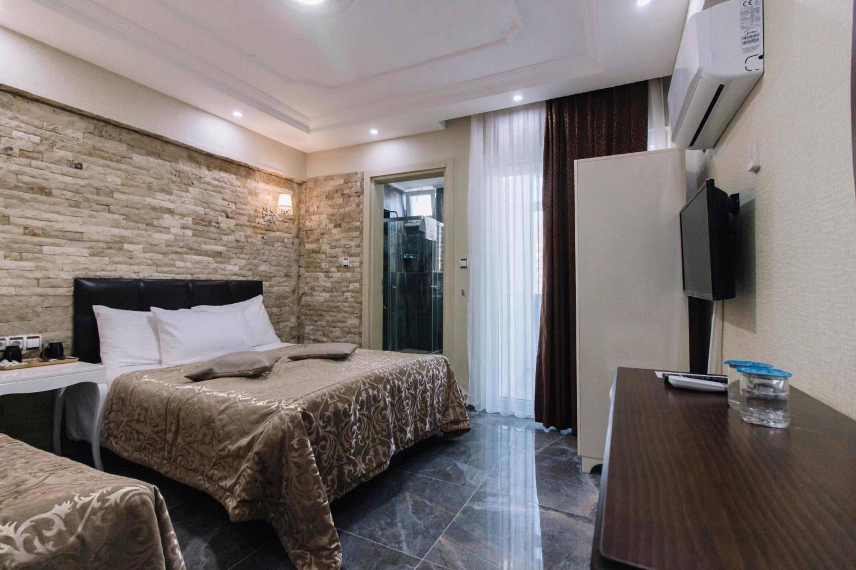 Double or Twin Room - Photo 28