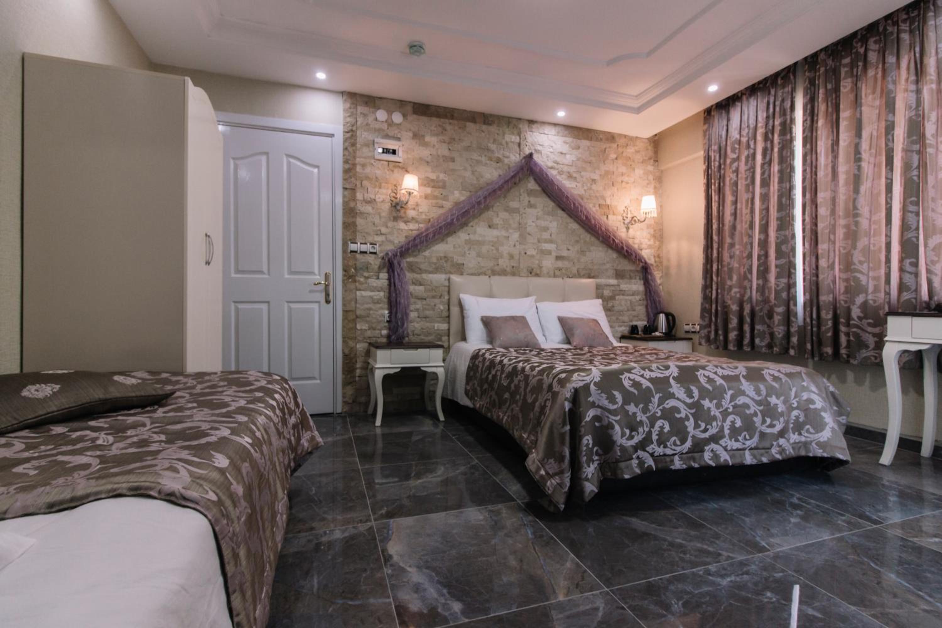 Double or Twin Room - Photo 7