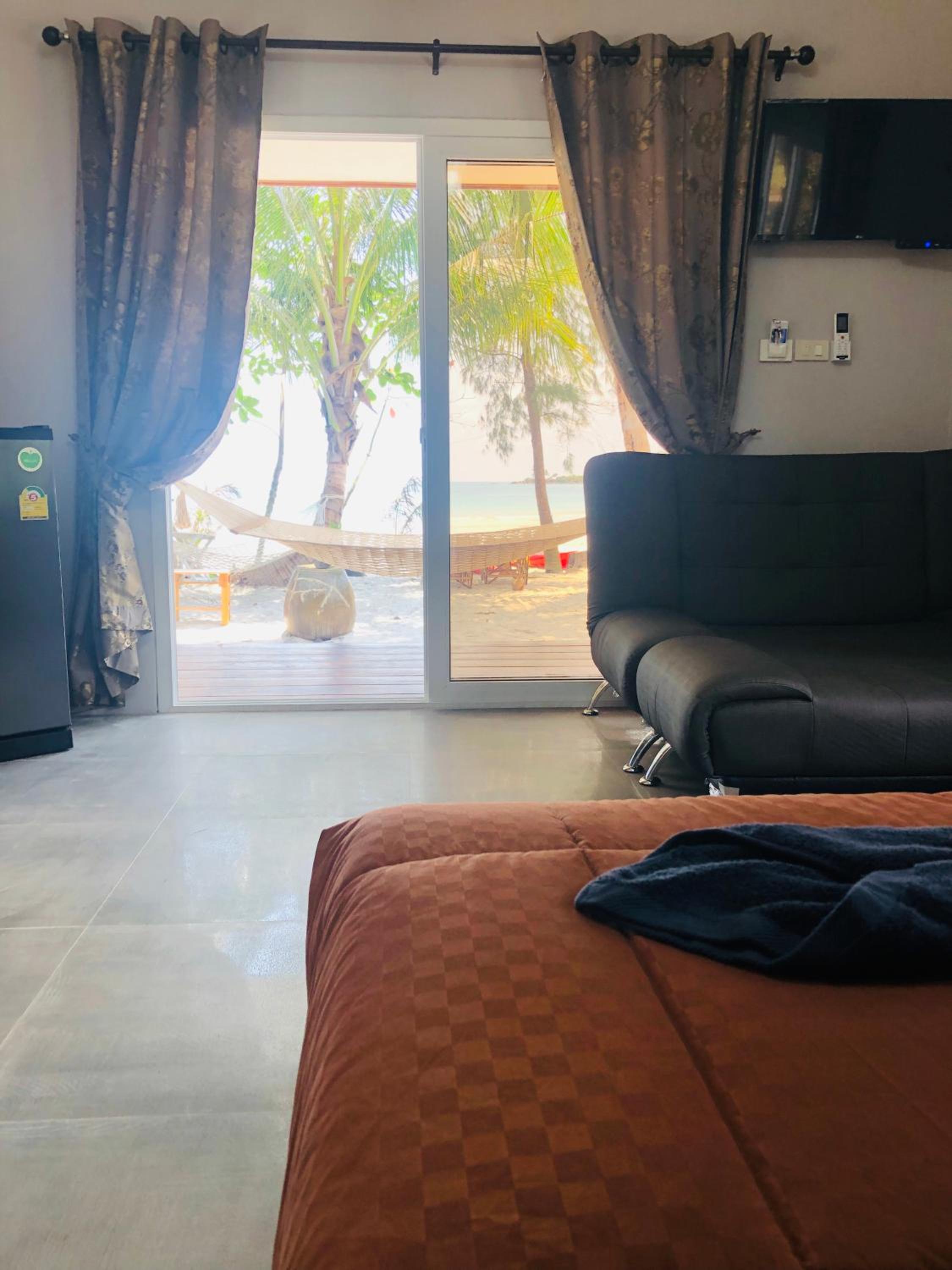 Bungalow - Beach Front - Photo 10