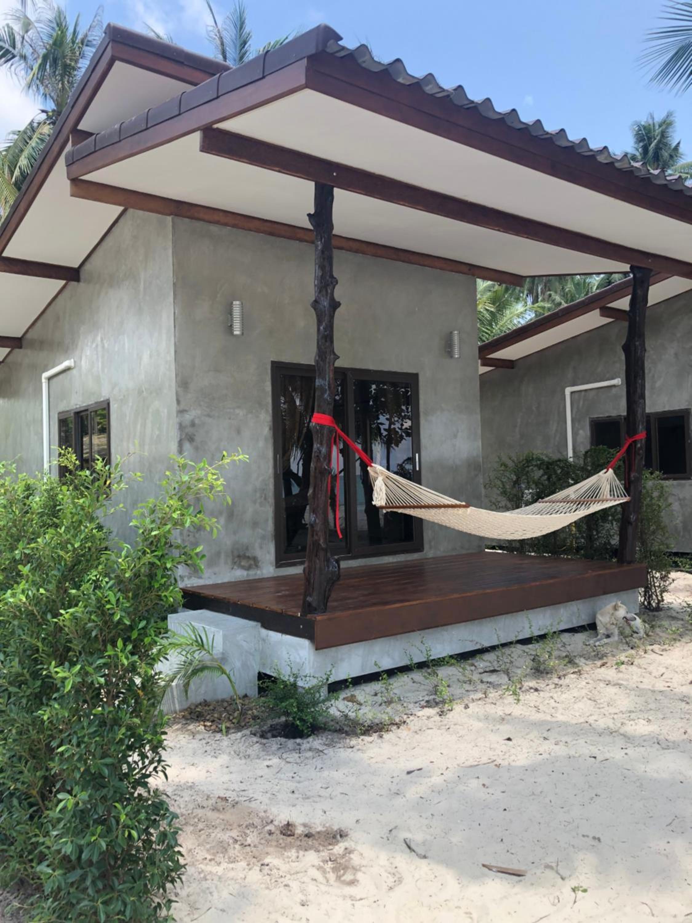 Bungalow - Beach Front - Photo 12