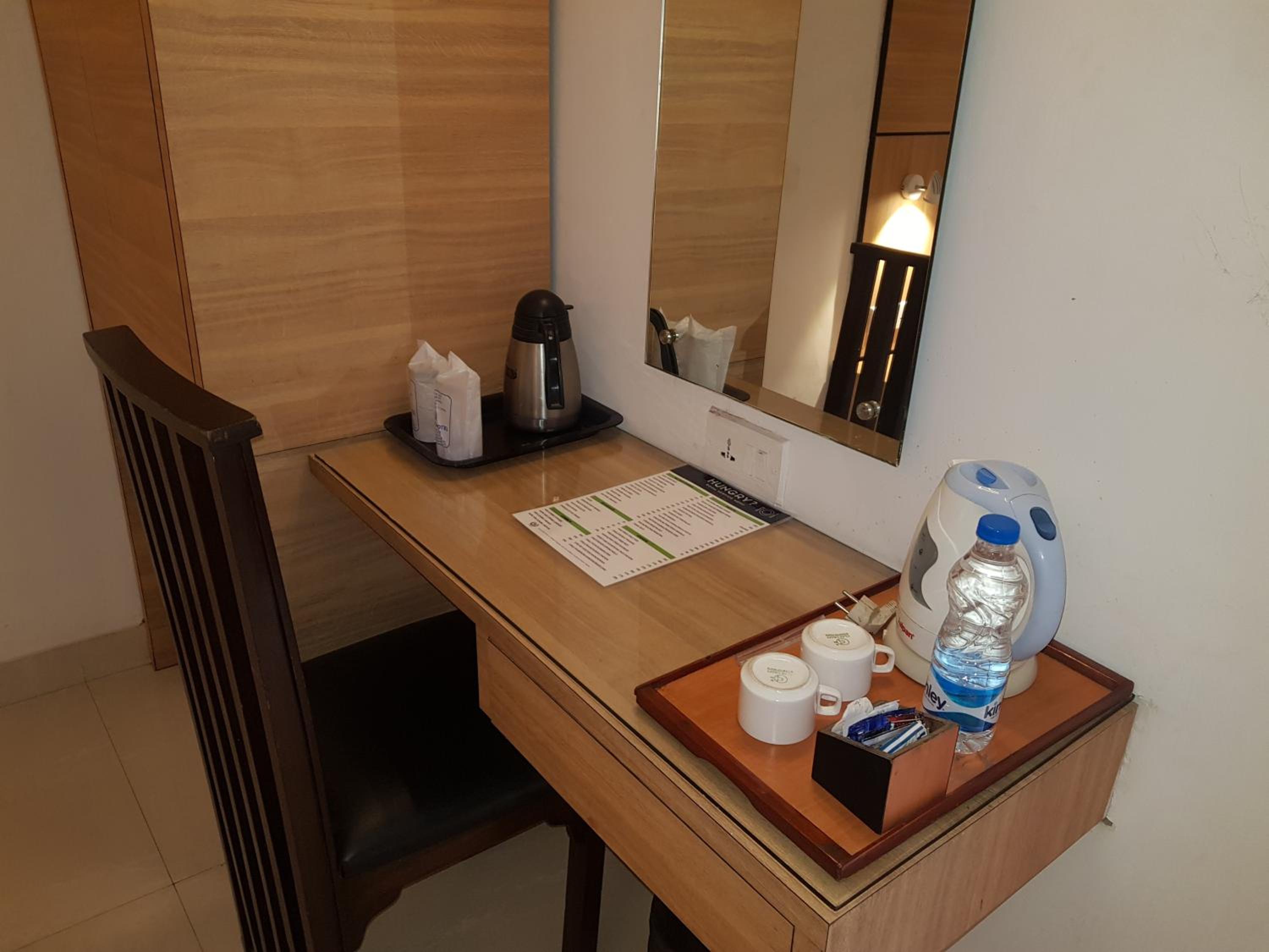 Deluxe Room - Photo 9