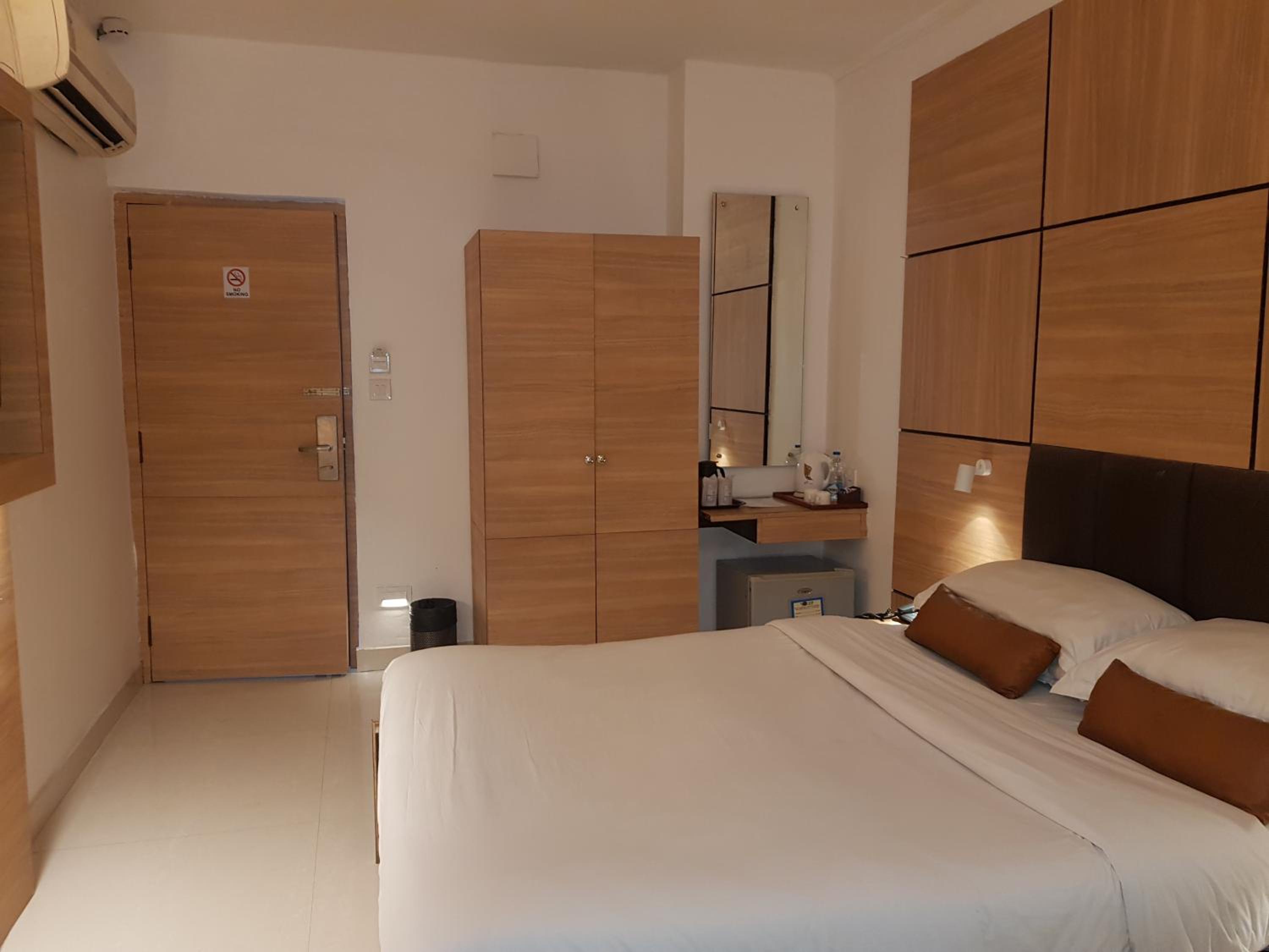 Deluxe Room - Photo 17