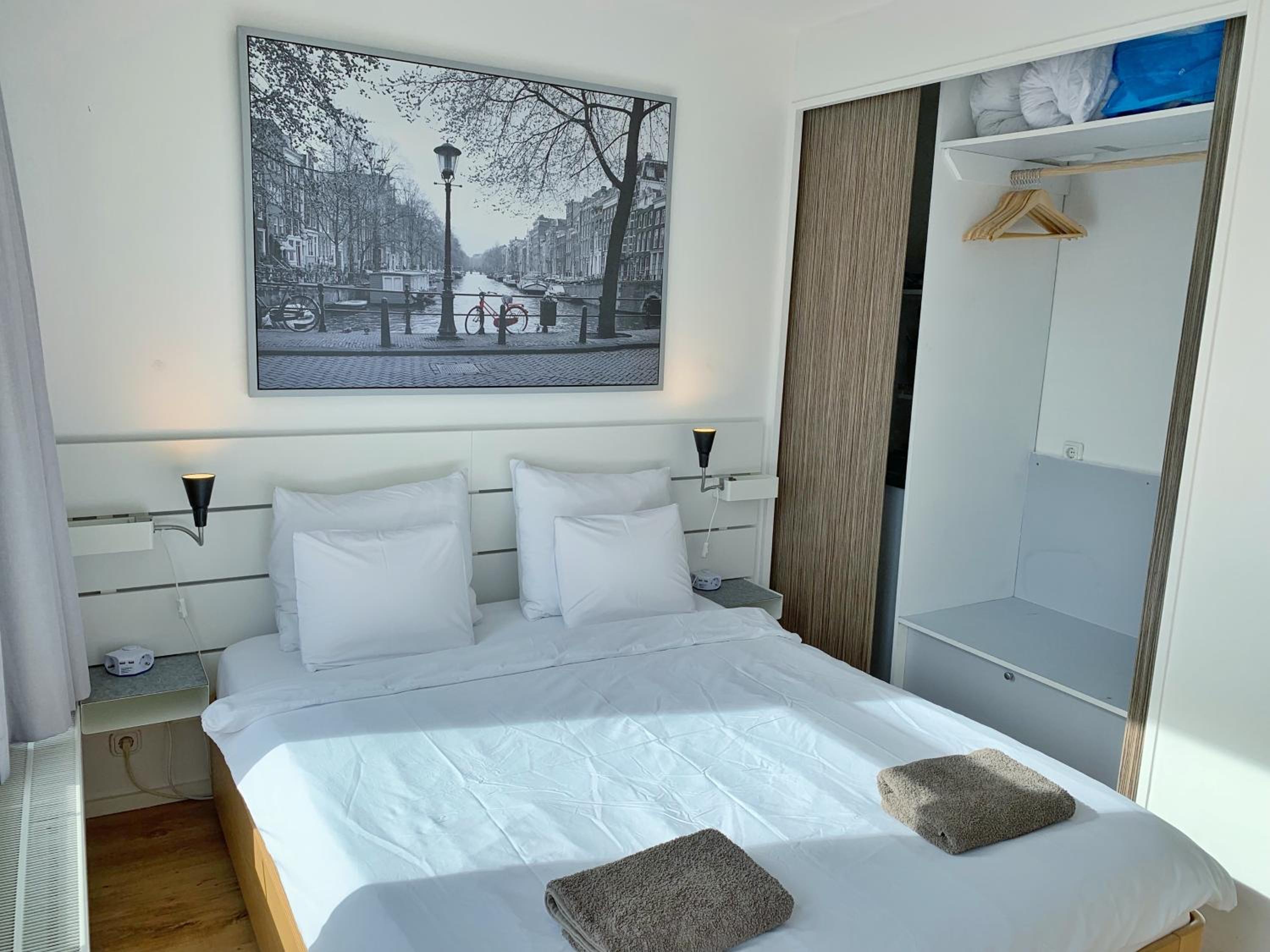 Deluxe Double Room with Bath photo 3