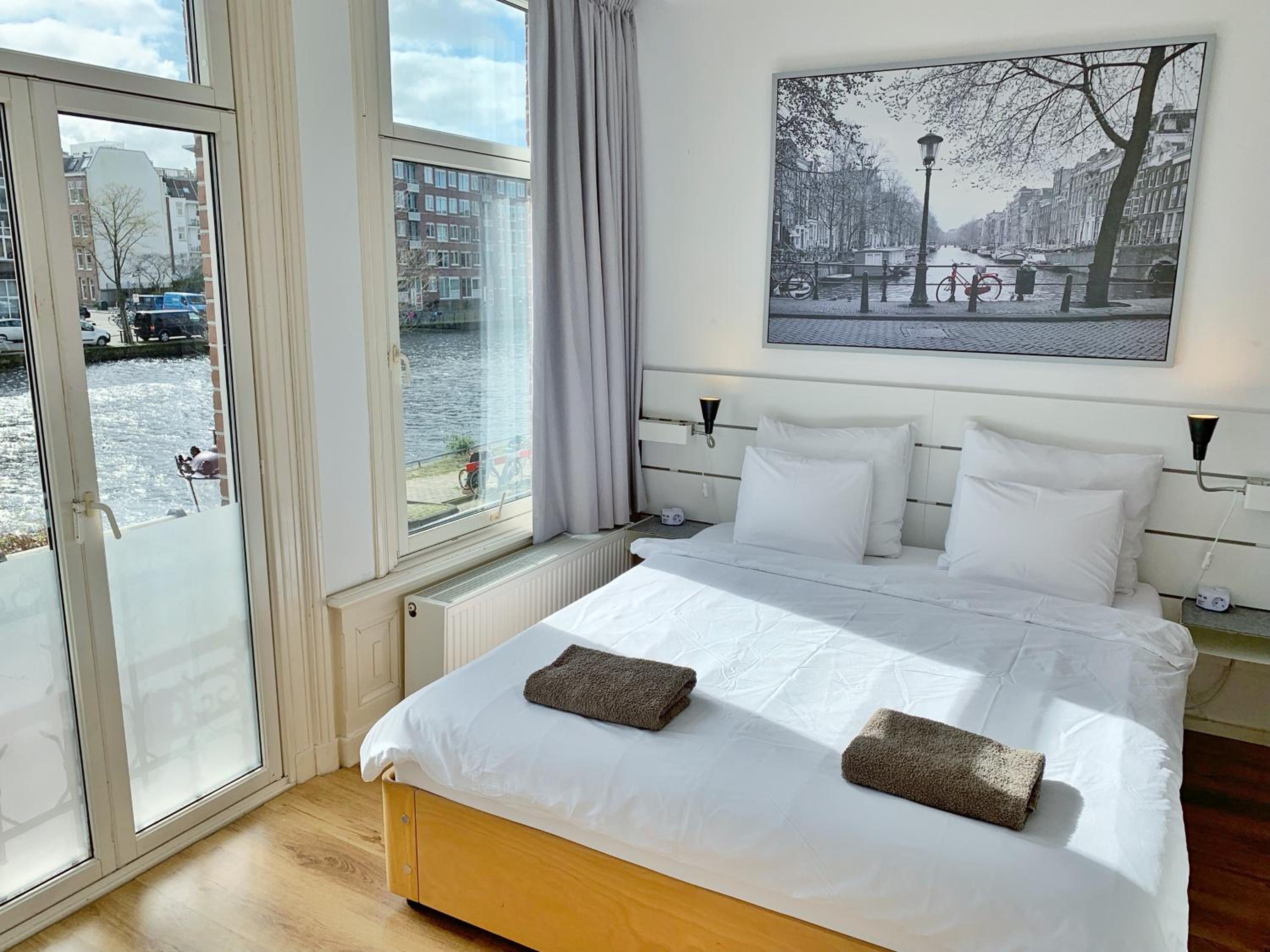 Deluxe Double Room with Bath photo 1
