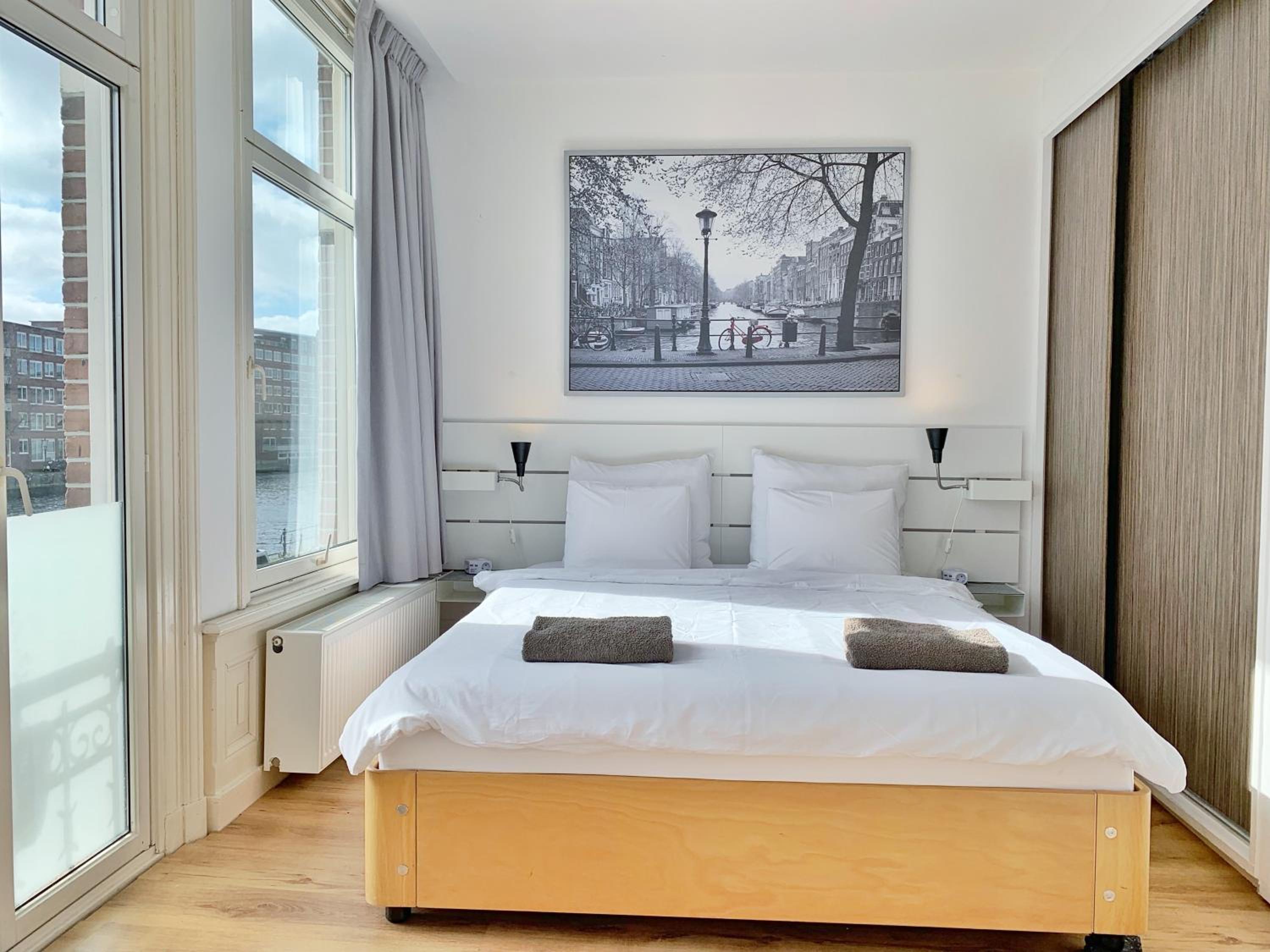 Deluxe Double Room with Bath photo 2
