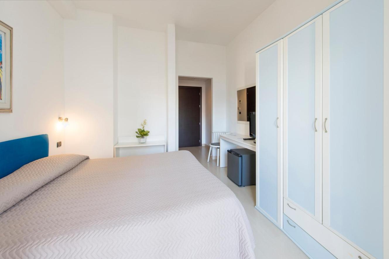 Double or Twin Room photo 3