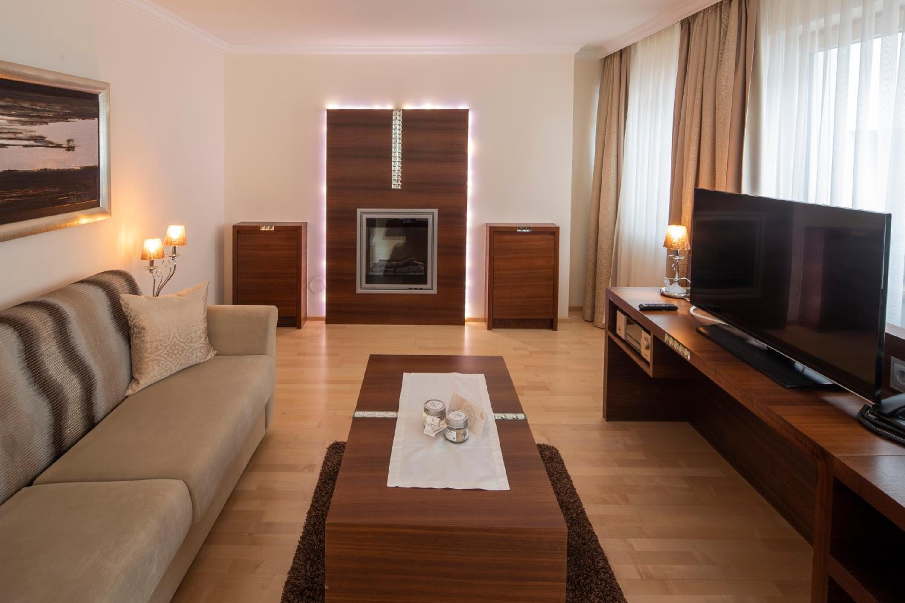 Two-Bedroom Suite - Photo 2