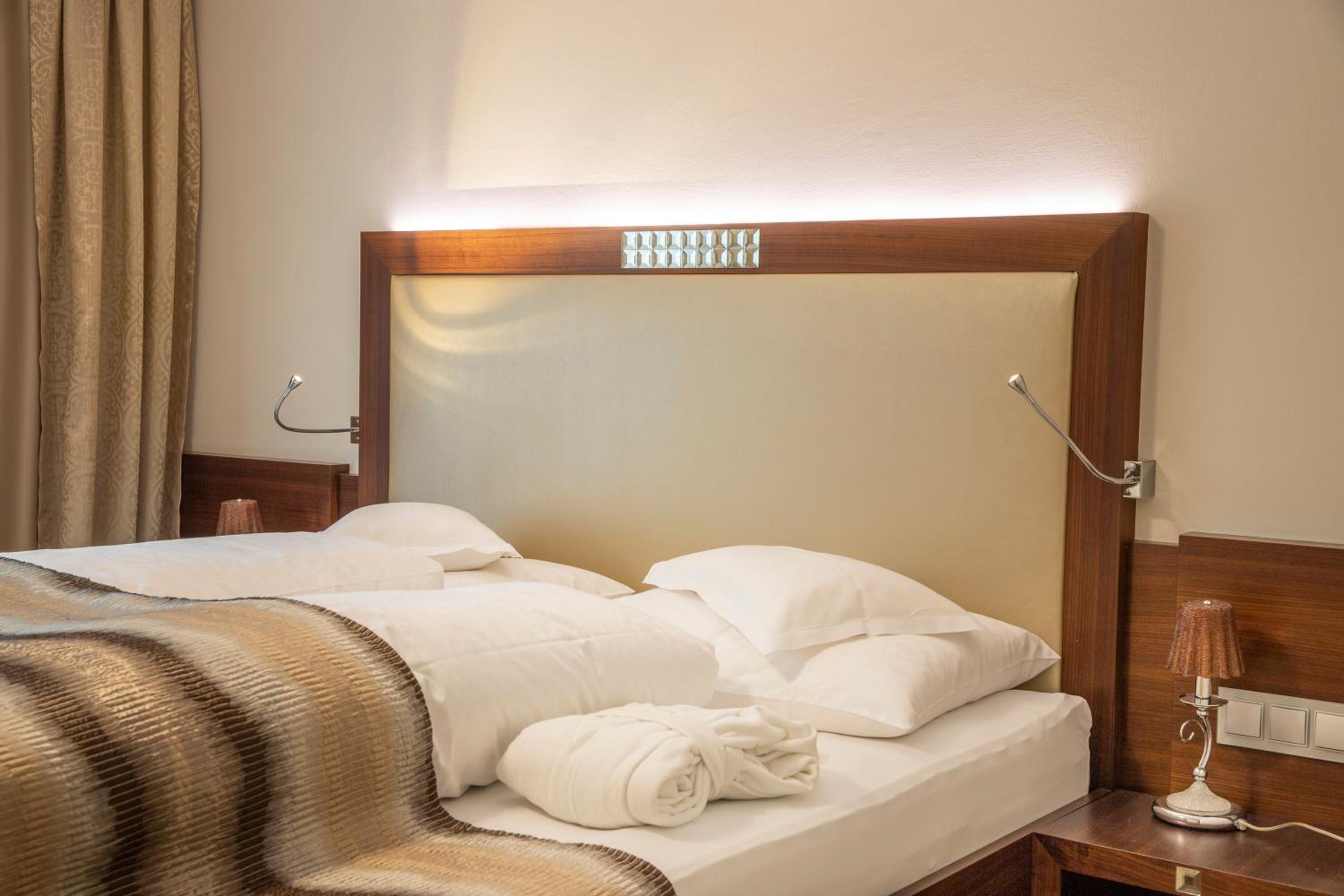 Two-Bedroom Suite - Photo 4