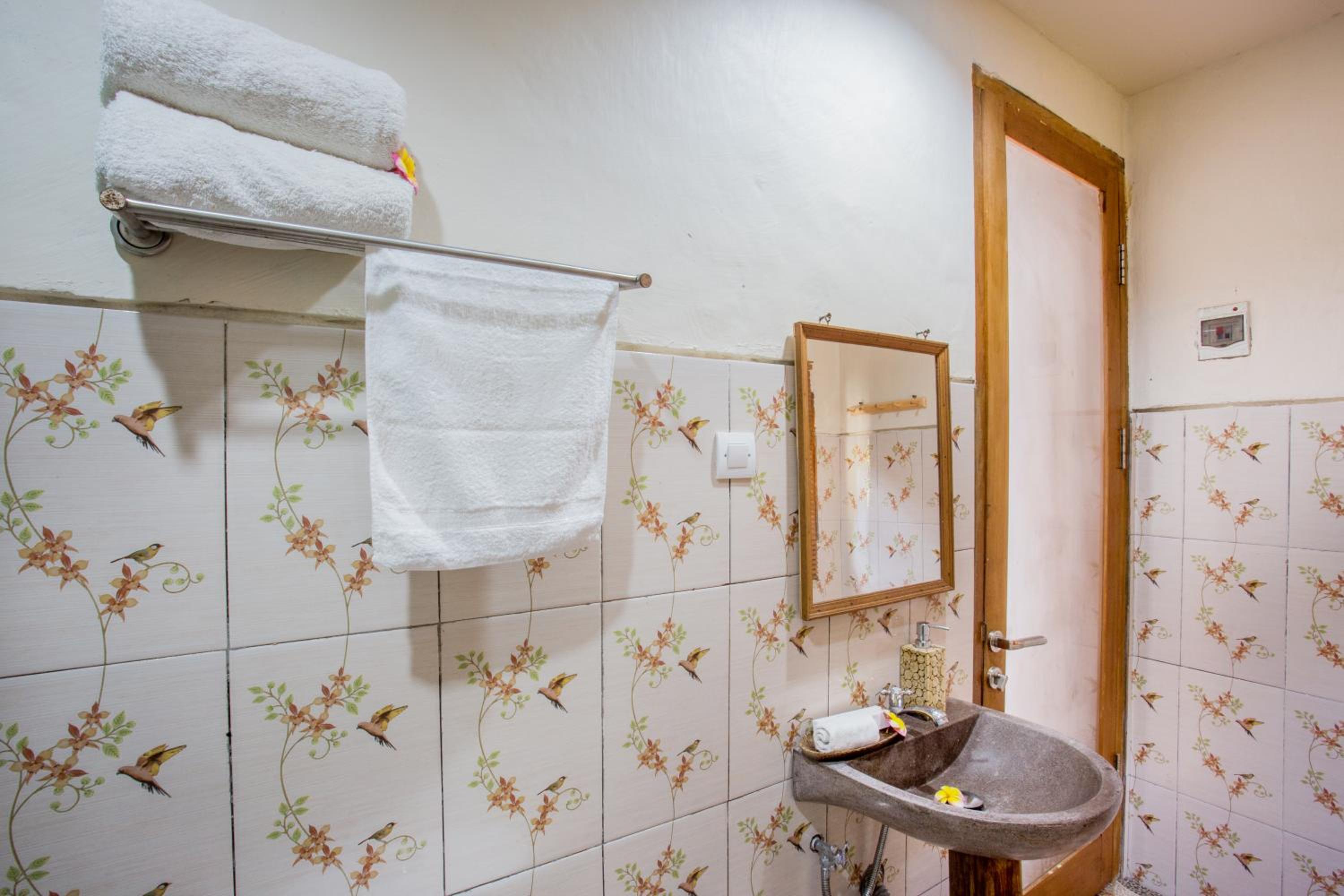 Deluxe Double Room (2 Adults + 1 Child) photo 3
