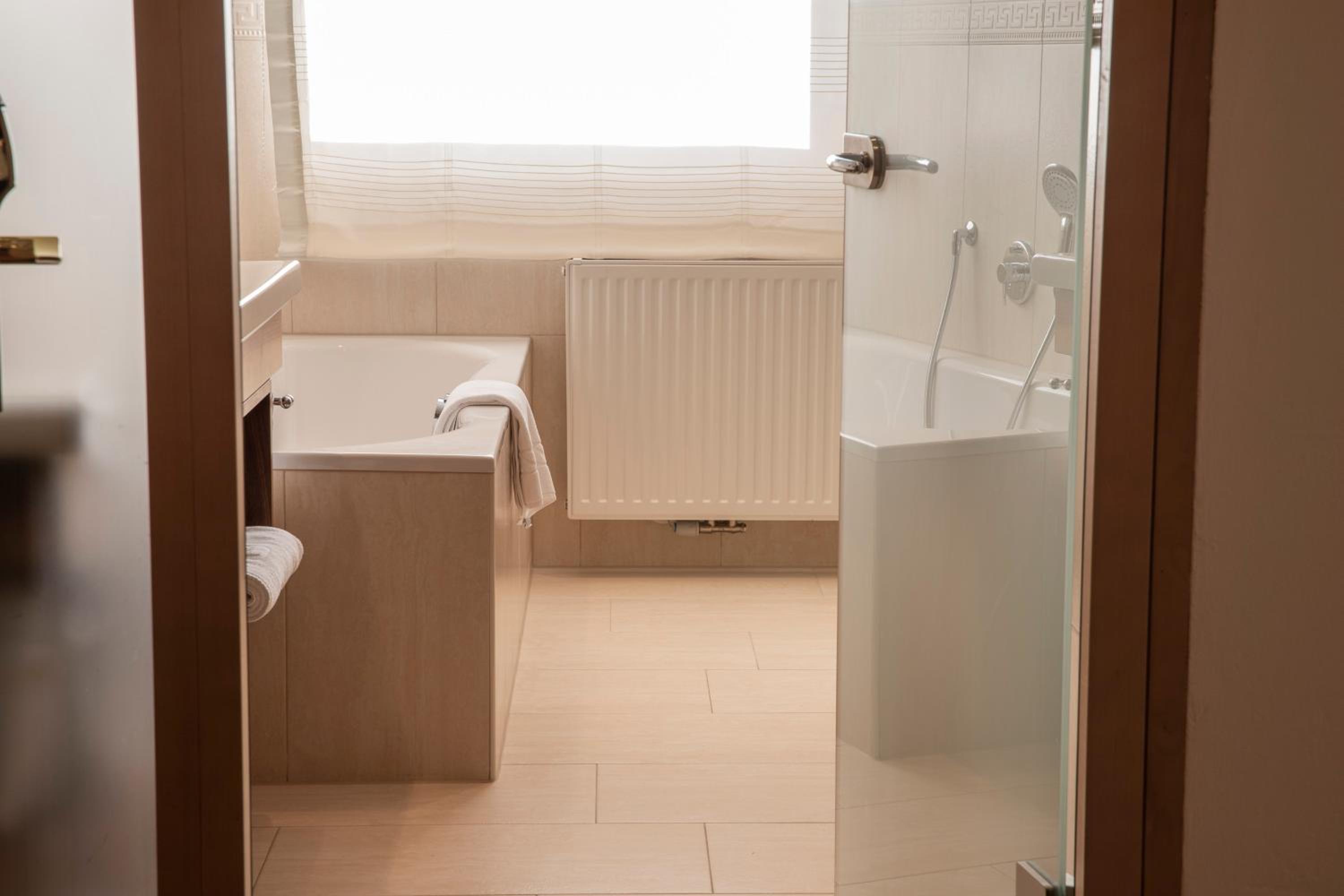 One-Bedroom Suite - Photo 5