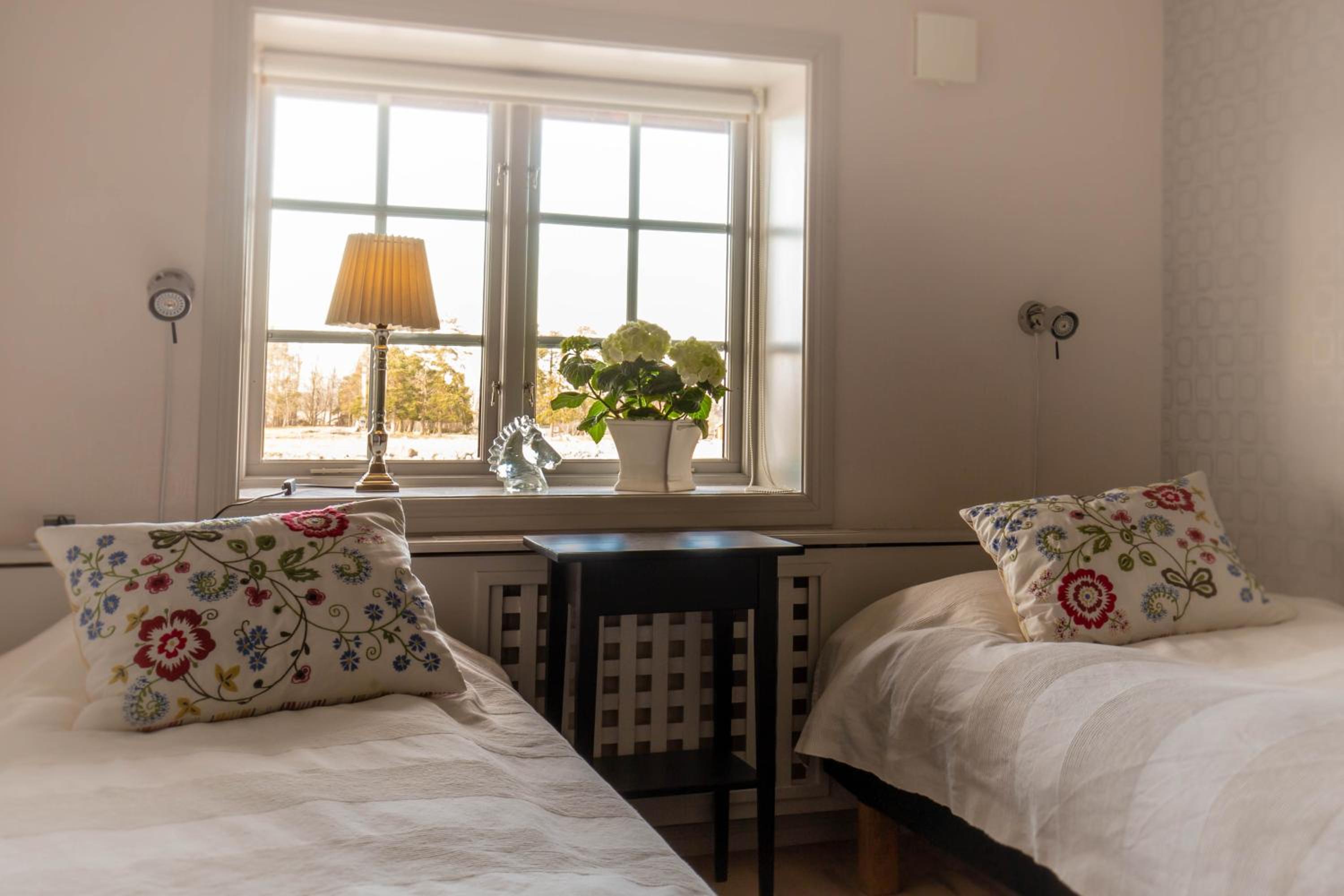 Double Room with Private Bathroom - Photo 2