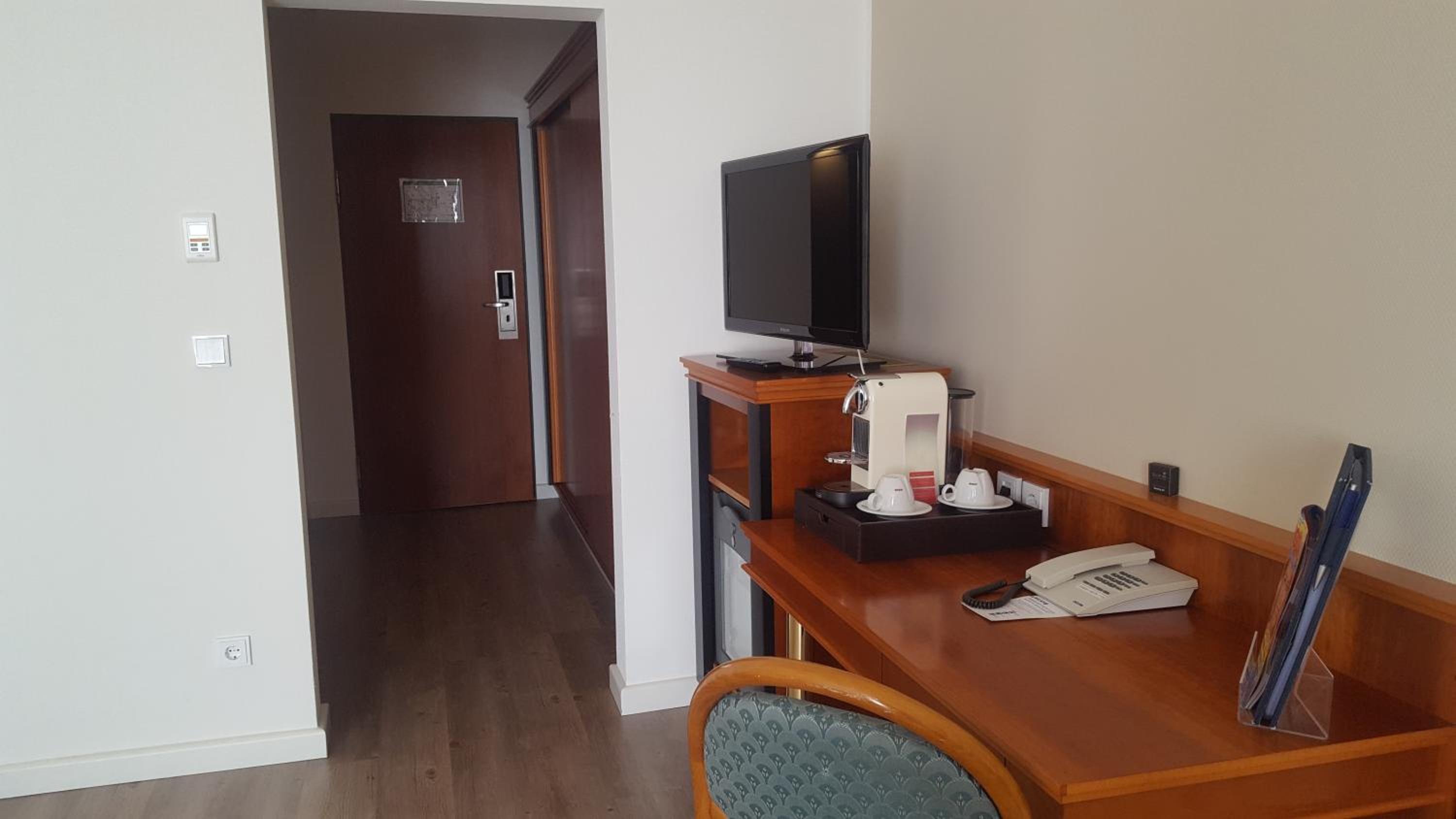 Comfort Double Room with Balcony - Photo 3