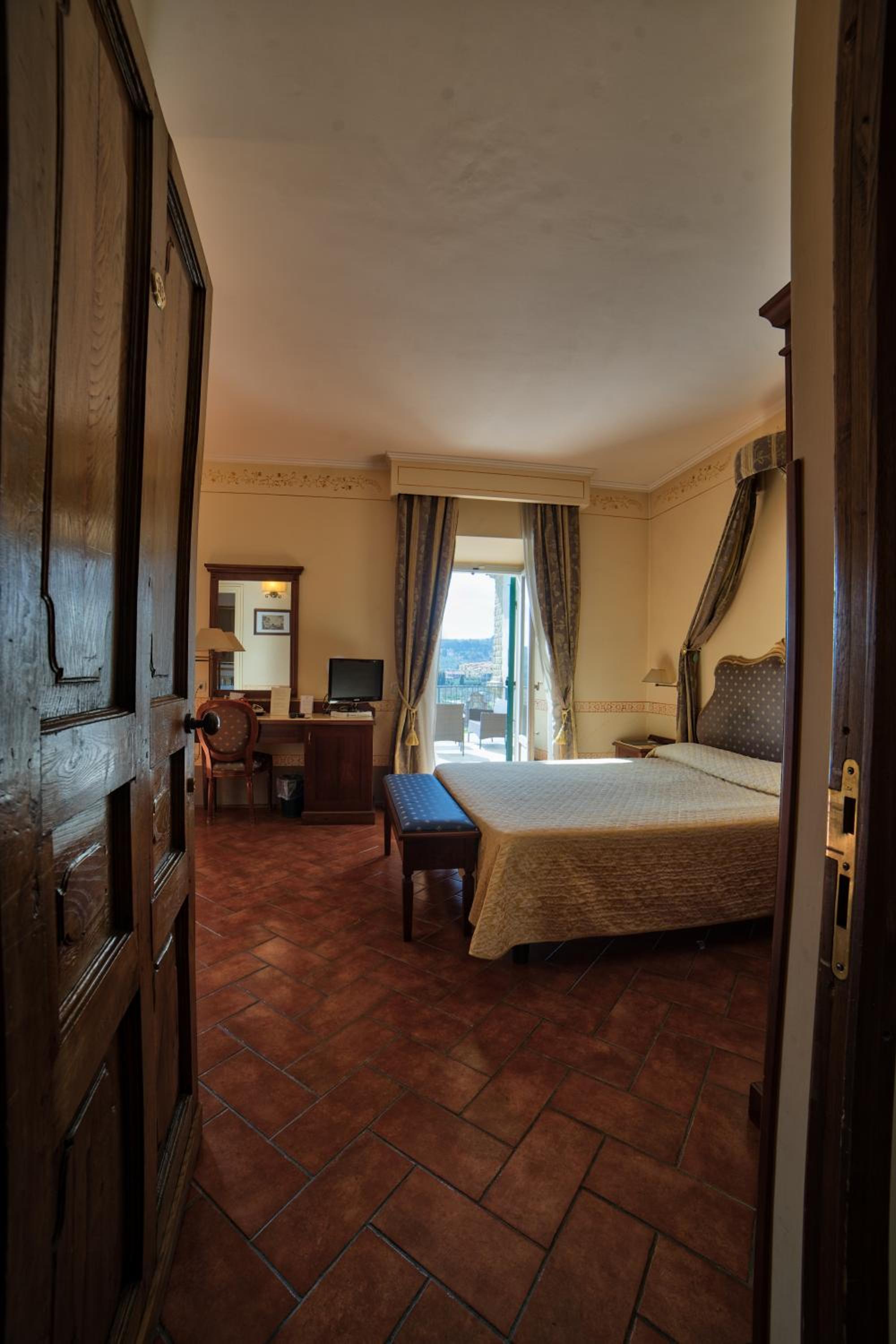 Suite - Photo 12