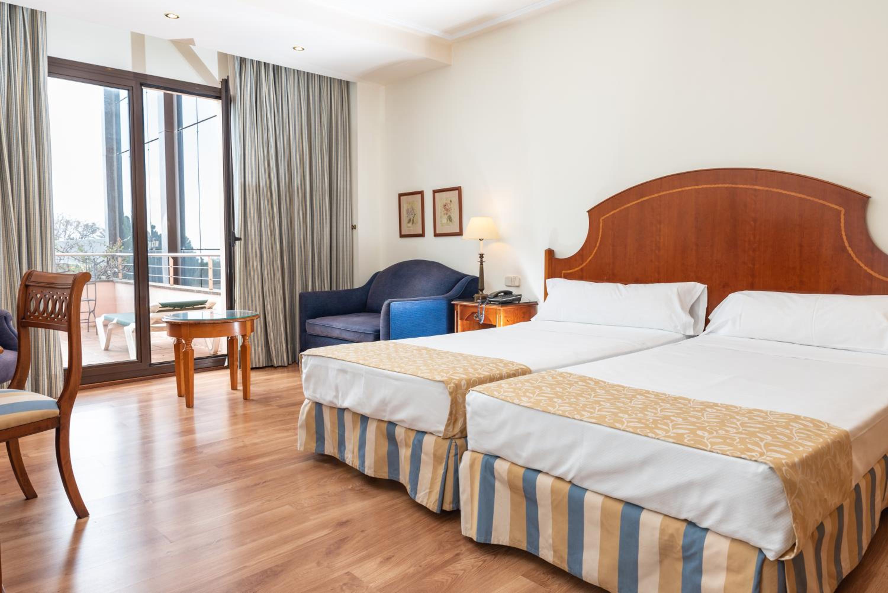 Deluxe Double or Twin Room with Balcony photo 3