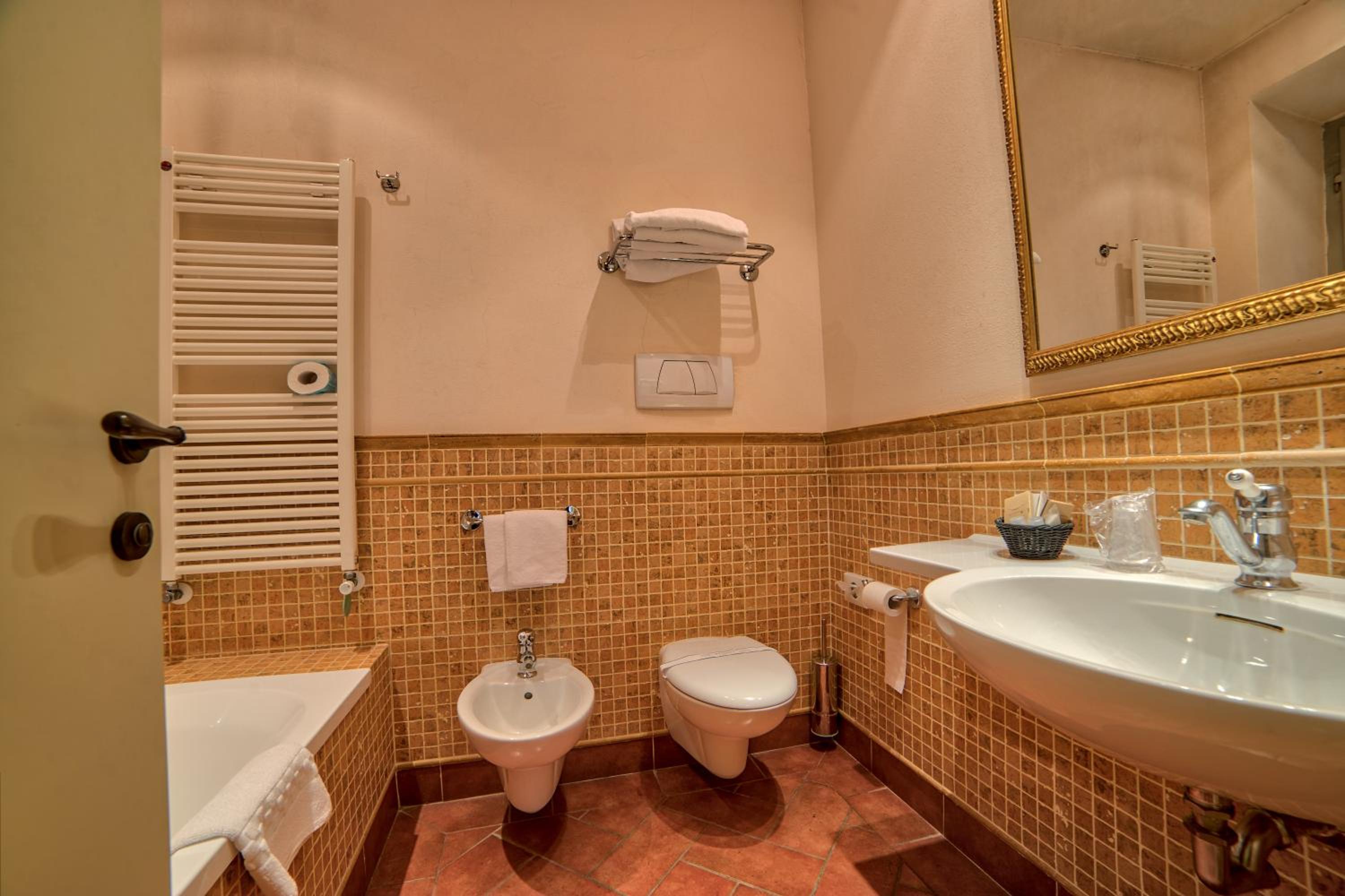 Double Room - Photo 9