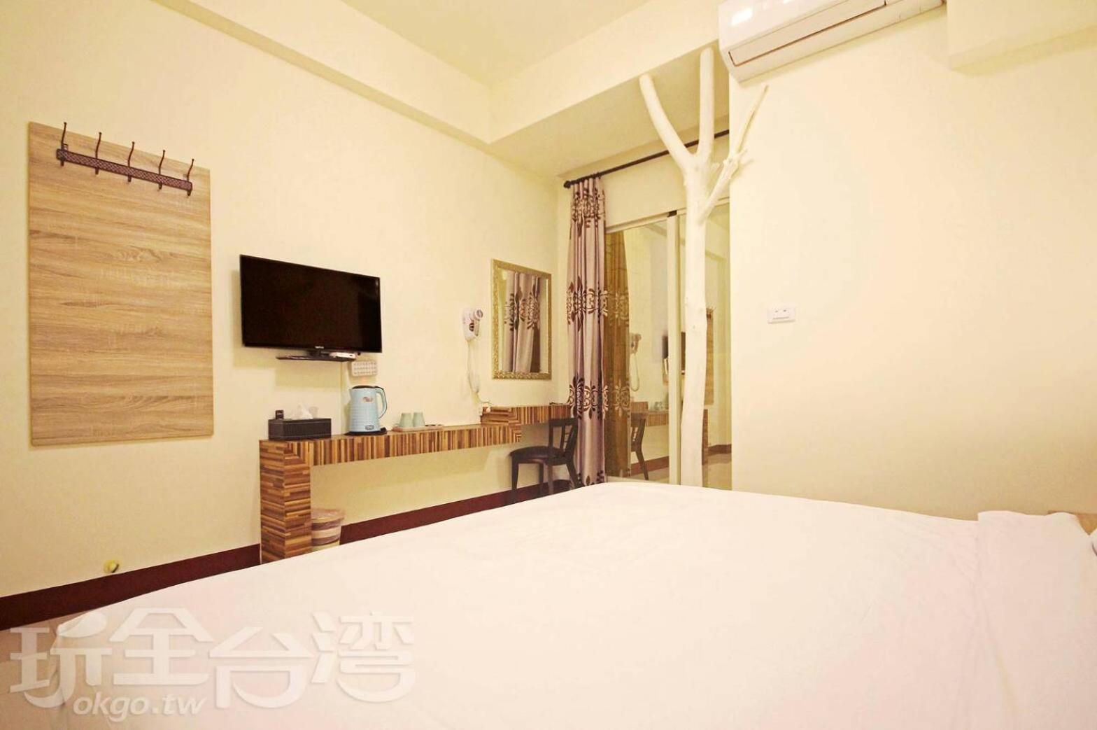 Queen Room photo 1